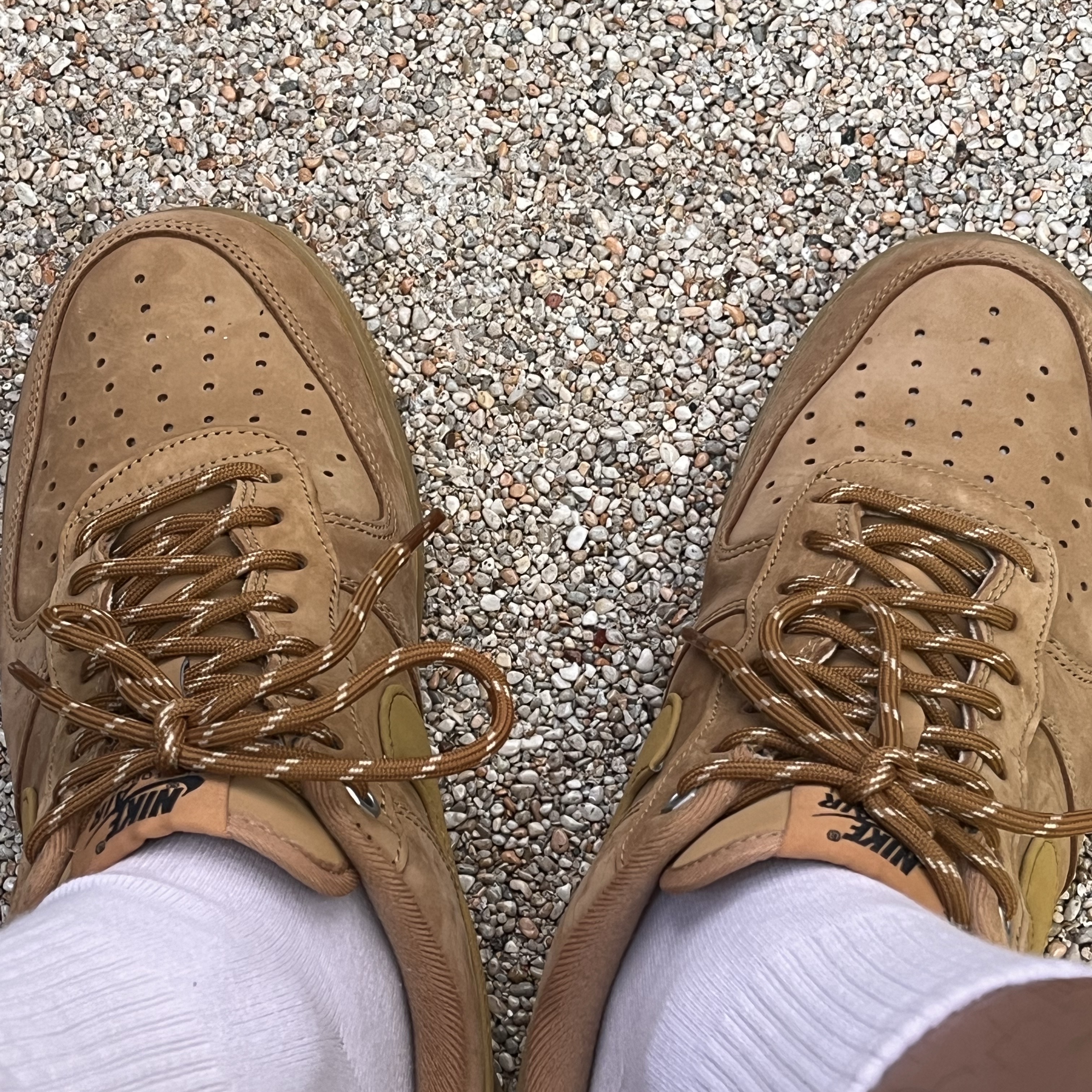 Nike Air Force 1 '07 WB Flax 착용 스타일