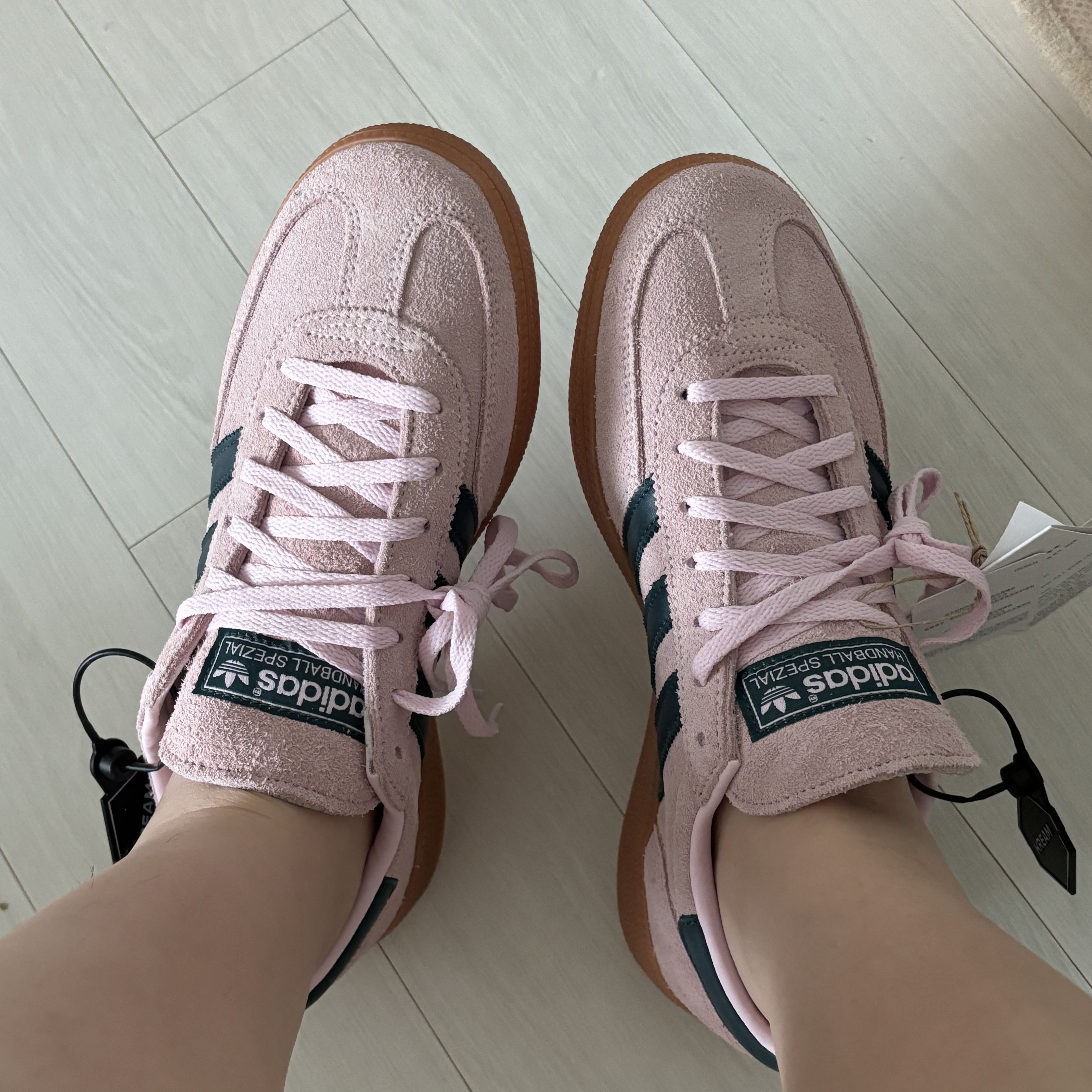 (W) Adidas Spezial Handball Clear Pink 착용 스타일