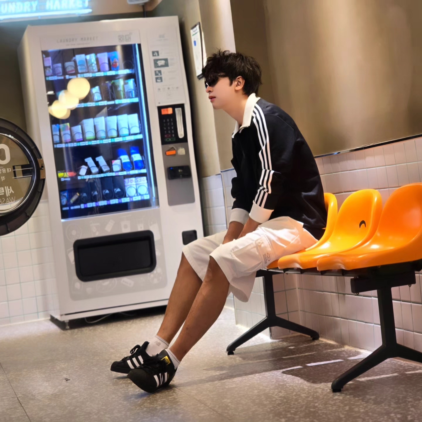 Adidas Adicolor Classics Beckenbauer Track Jacket Black - KR Sizing, Adidas Adicolor Classics Beckenbauer Track Jacket Black - US Sizing 착용 스타일 - 1
