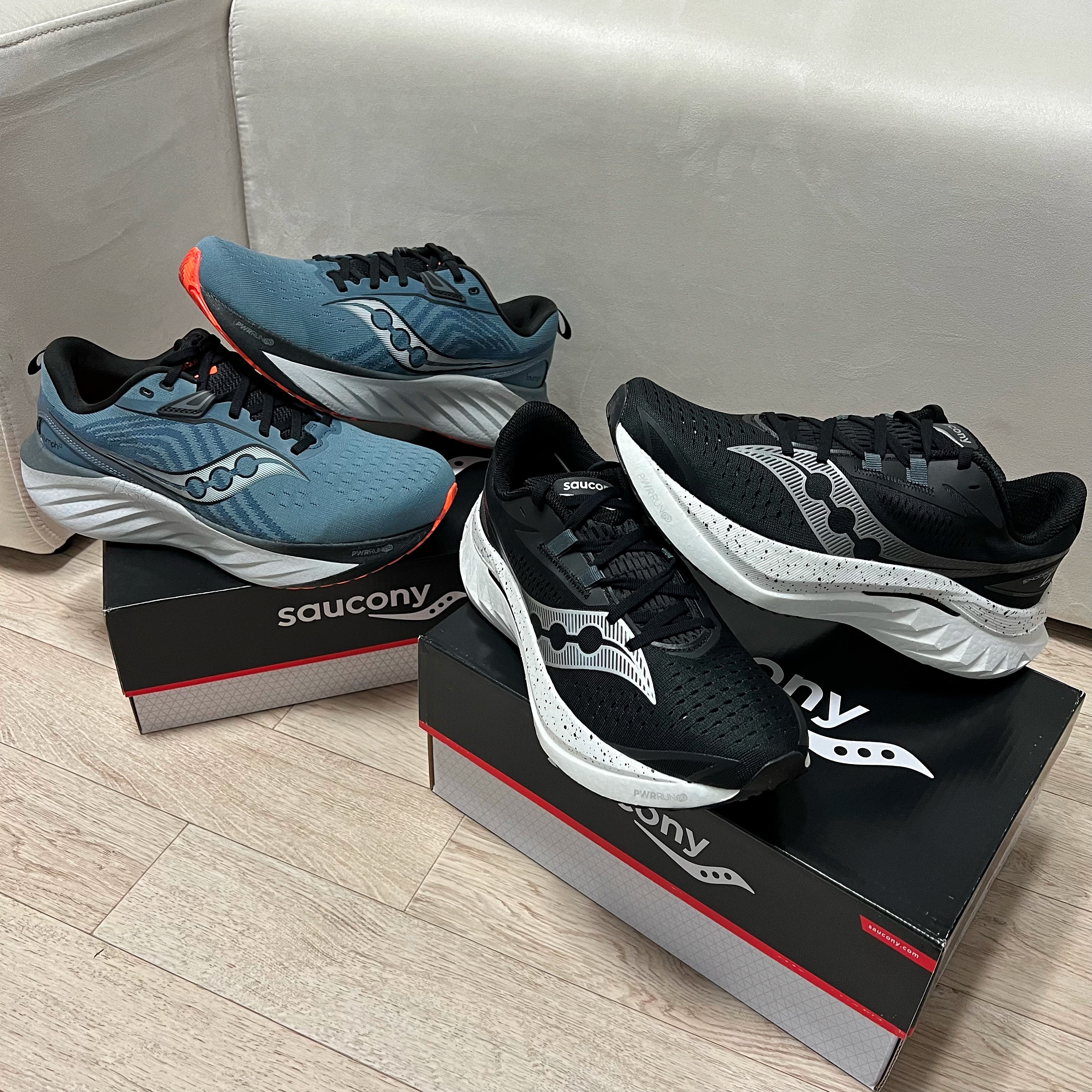 Saucony Endorphin Speed 4 Black, Saucony Triumph 22 Wide Black 착용 스타일