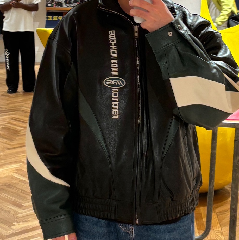Supreme x Martine Rose Football Jersey White - 24FW, Supreme x Martine Rose Sweater Black - 24FW 착용 스타일 - 5