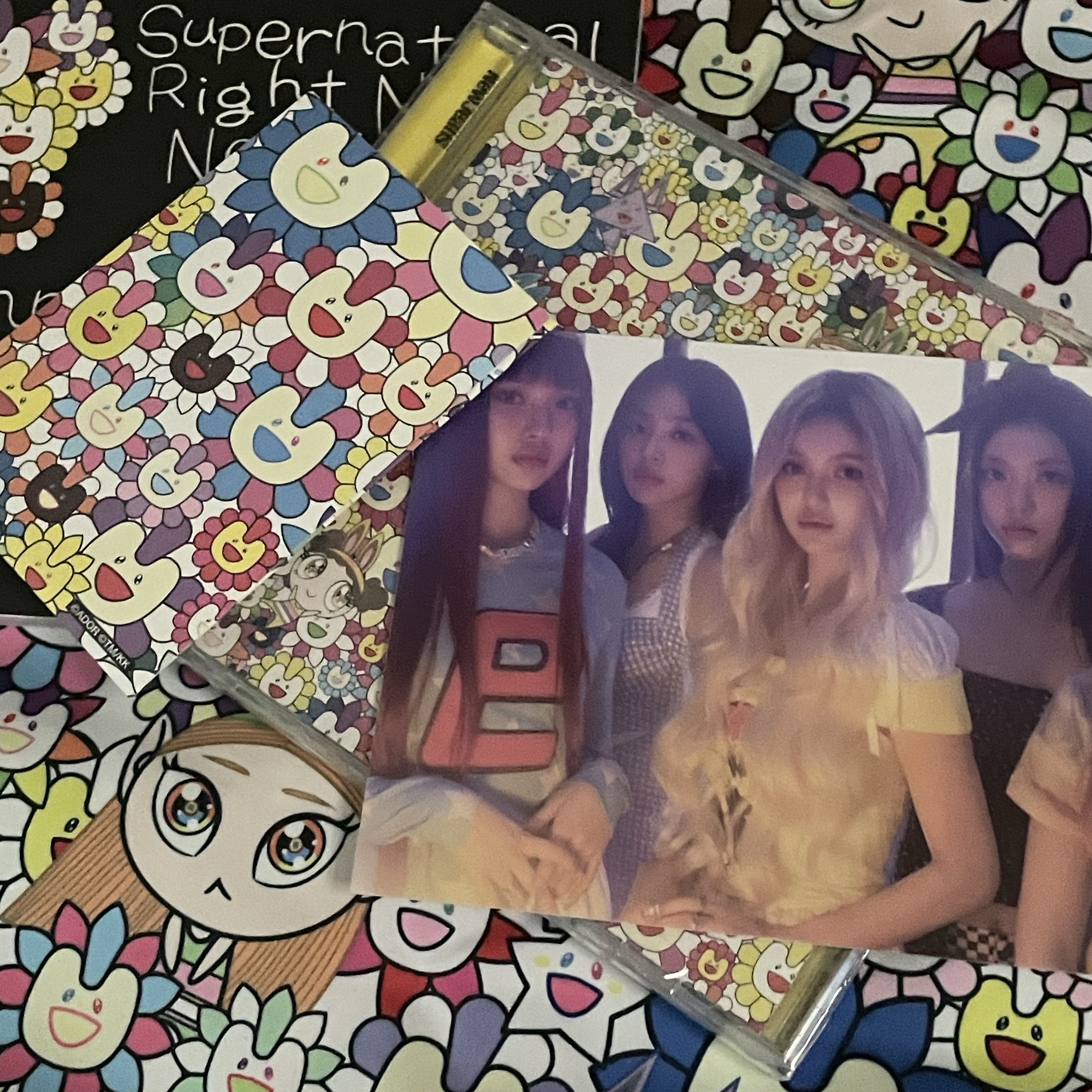 NewJeans Supernatural NJ x Murakami Drawstring Bag Ver. 착용 스타일