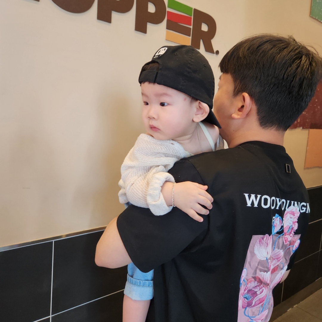 Wooyoungmi 3D Flower Back Logo T-Shirt Black - 24FW 착용 스타일