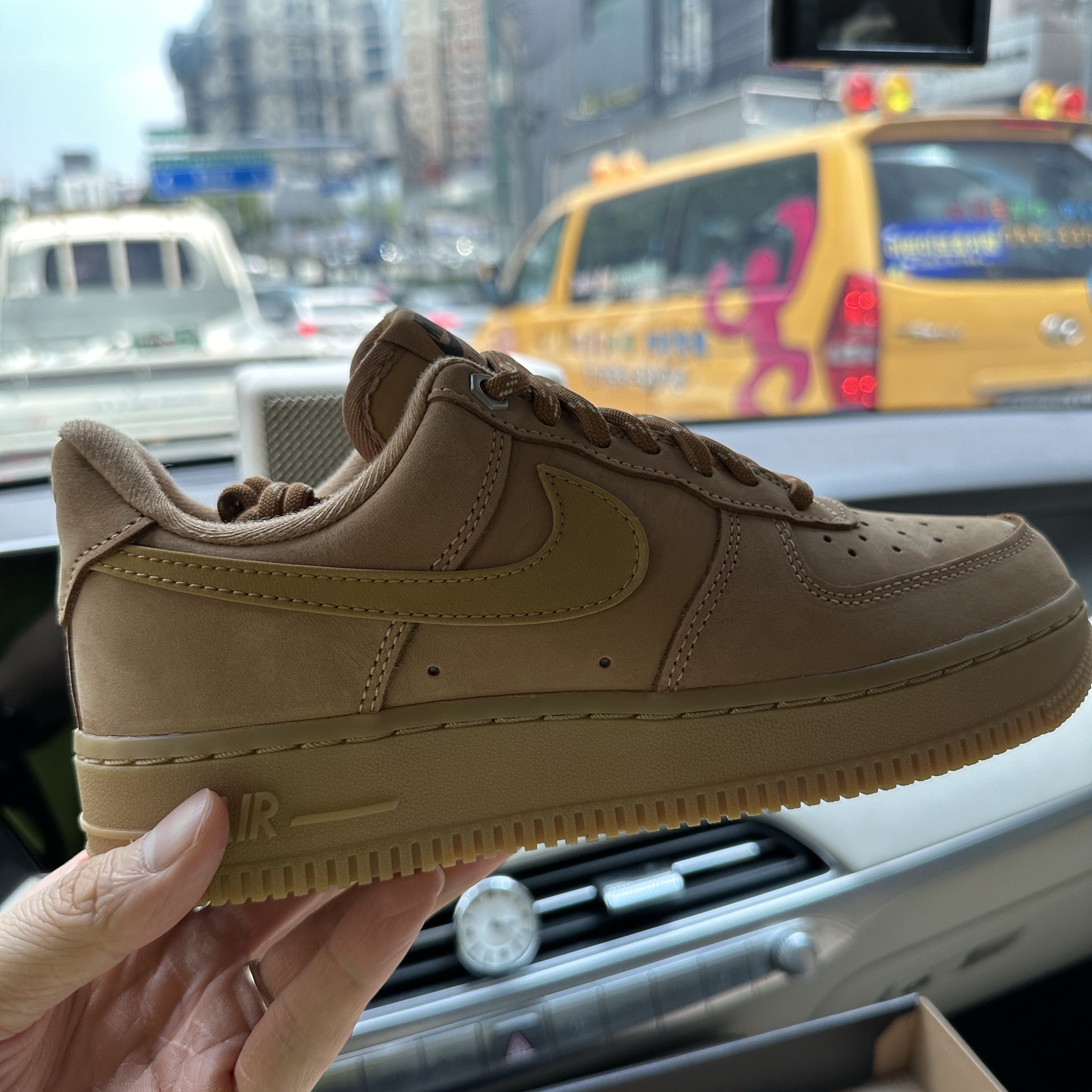 (W) Nike Air Force 1 '07 WB Flax Wheat 착용 스타일