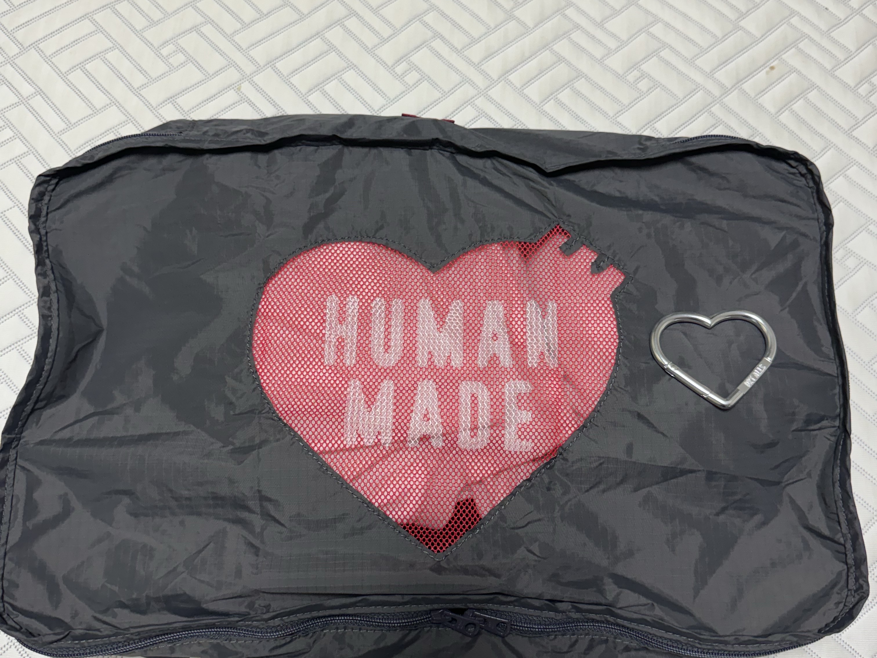 Human Made Heart Carabiner Silver, Human Made Gusset Case Large Gray 착용 스타일