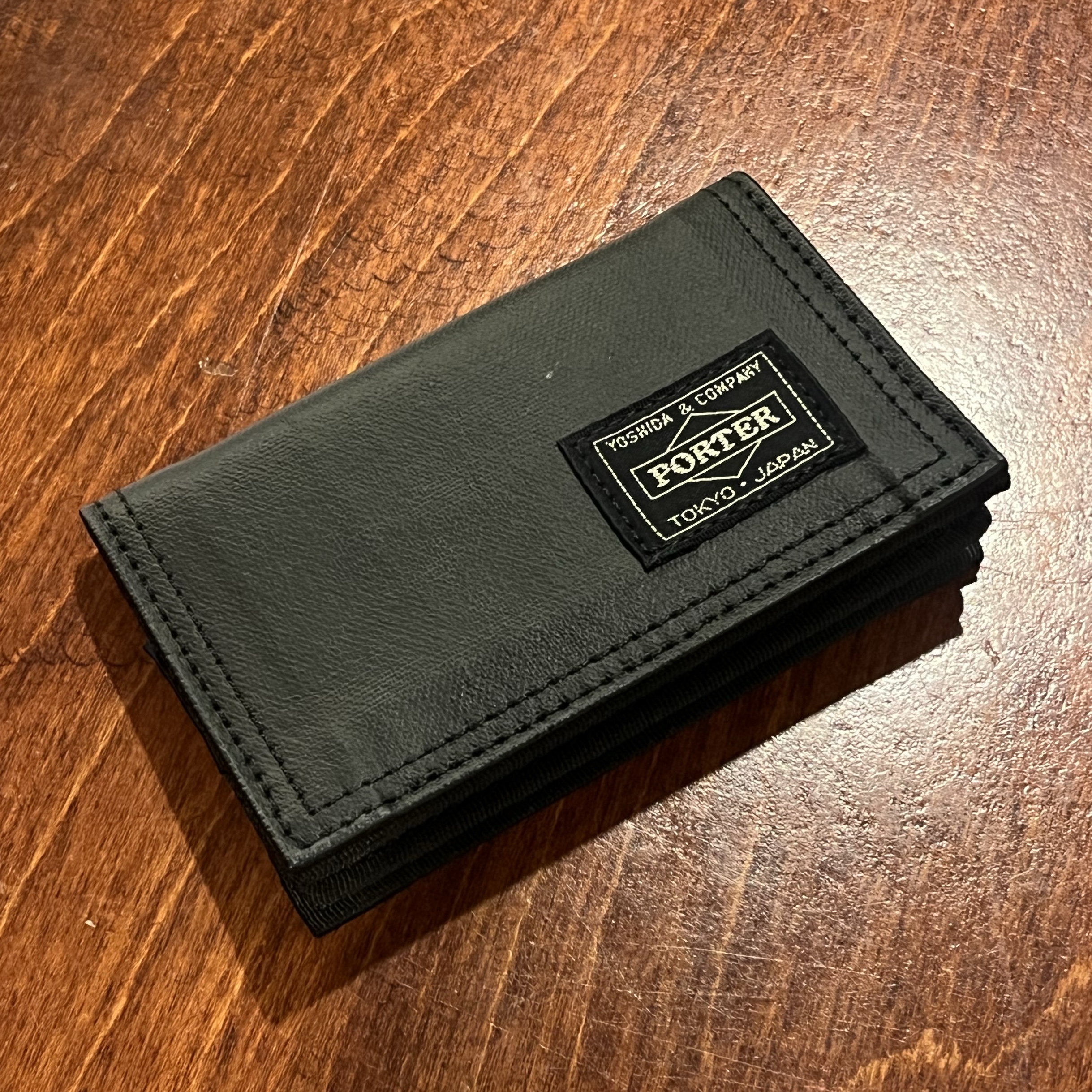 Porter Free Style Card Case Black 착용 스타일