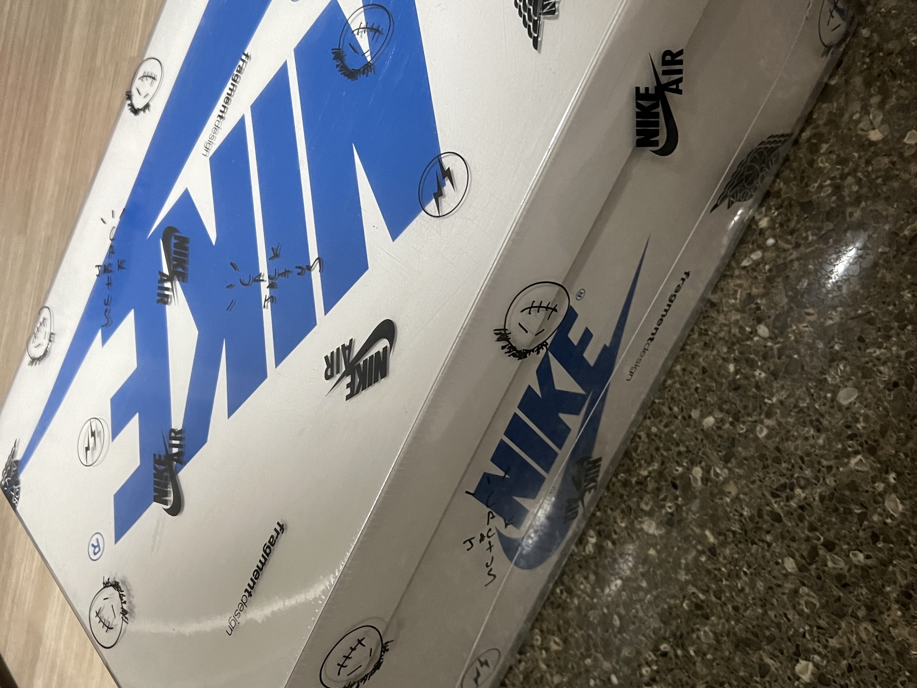 Jordan 1 x Travis Scott x Fragment Retro Low OG SP Military Blue 착용 스타일