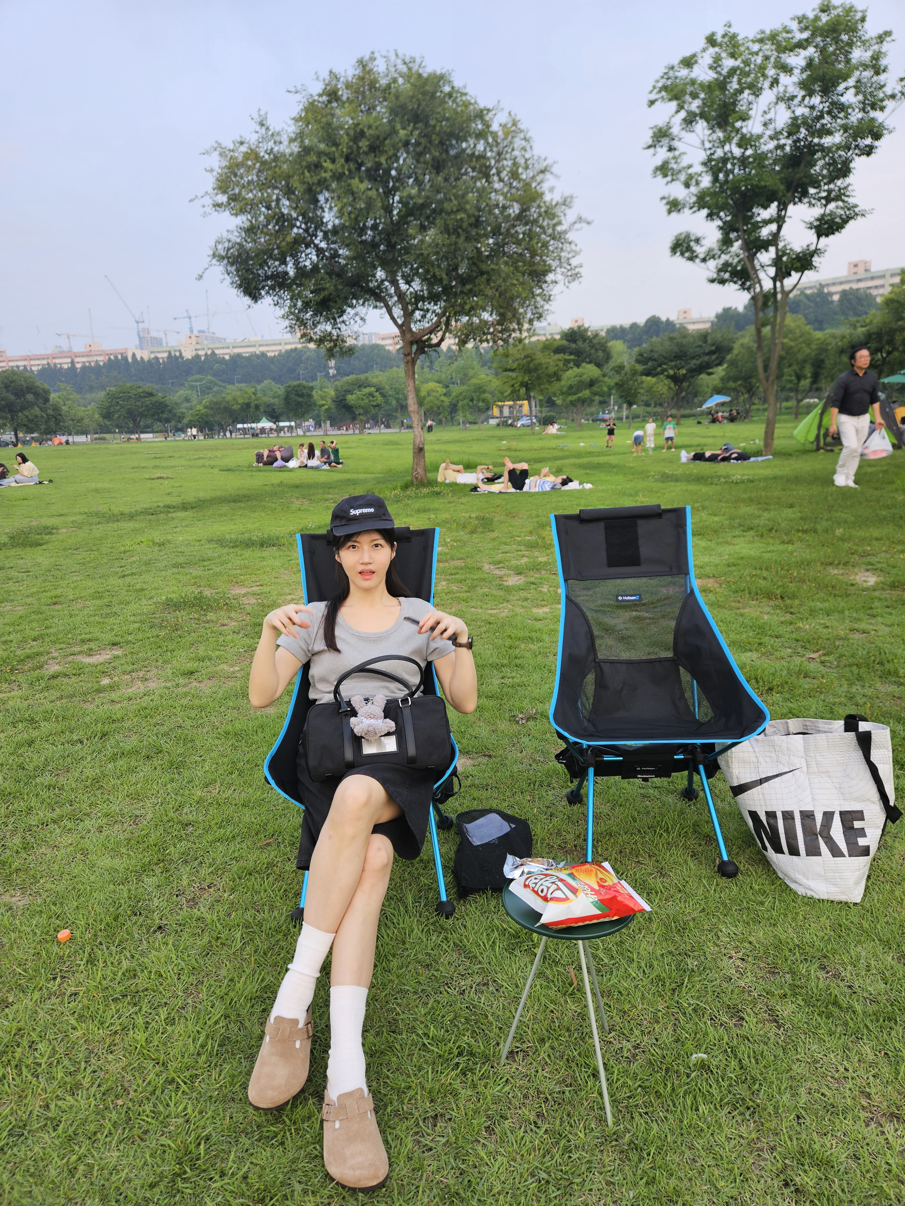 Birkenstock Boston Soft Footbed Taupe - Regular, Supreme Washed Chino Twill Camp Cap Black 착용 스타일 - 2