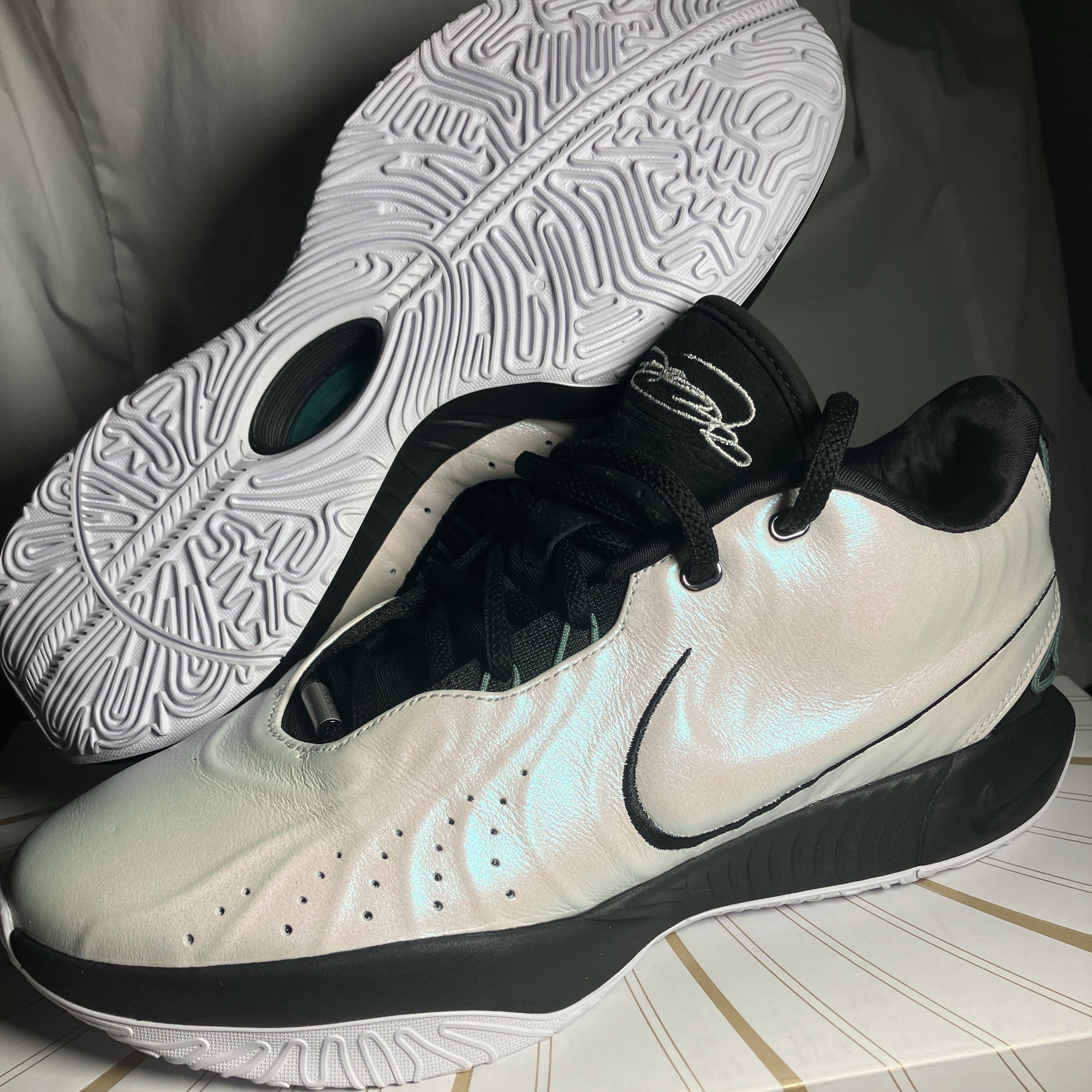 Nike Lebron 21 EP Conchiolin White Bicoastal 착용 스타일