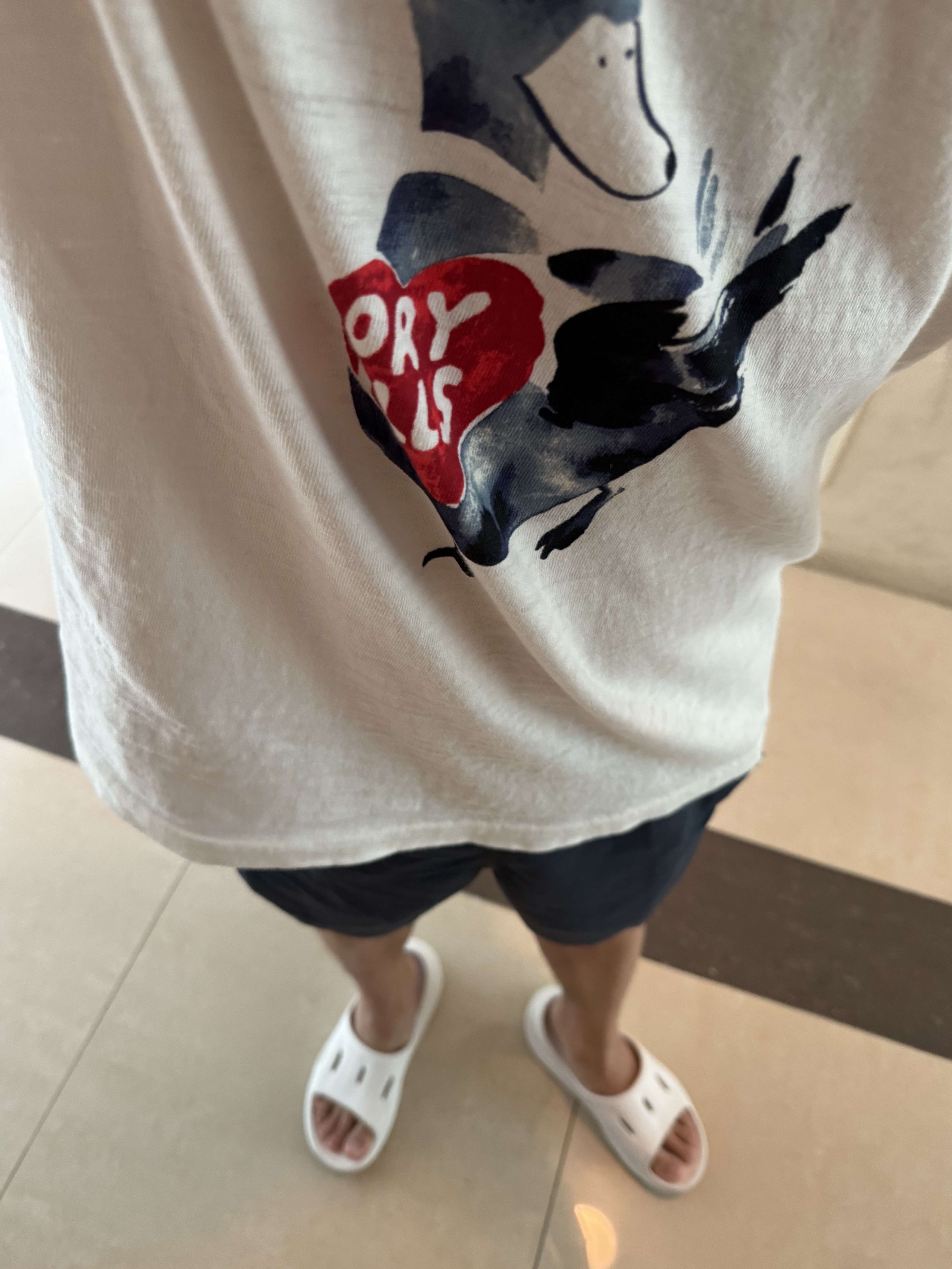 Hoka Ora Recovery Slide 3 White, Human Made Graphic T-Shirt #3 White 착용 스타일