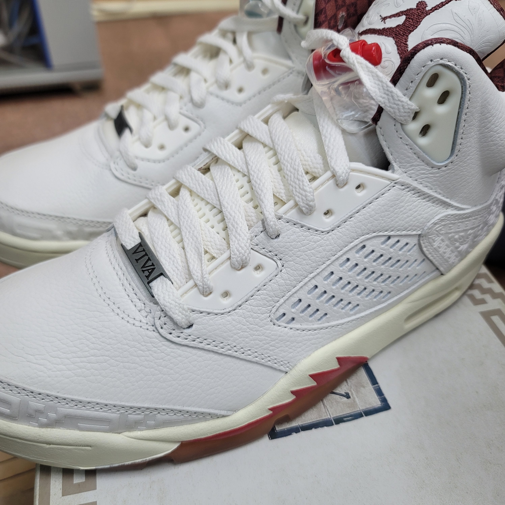 Jordan 5 Retro El Grito Sail and Dark Pony 착용 스타일 - 2