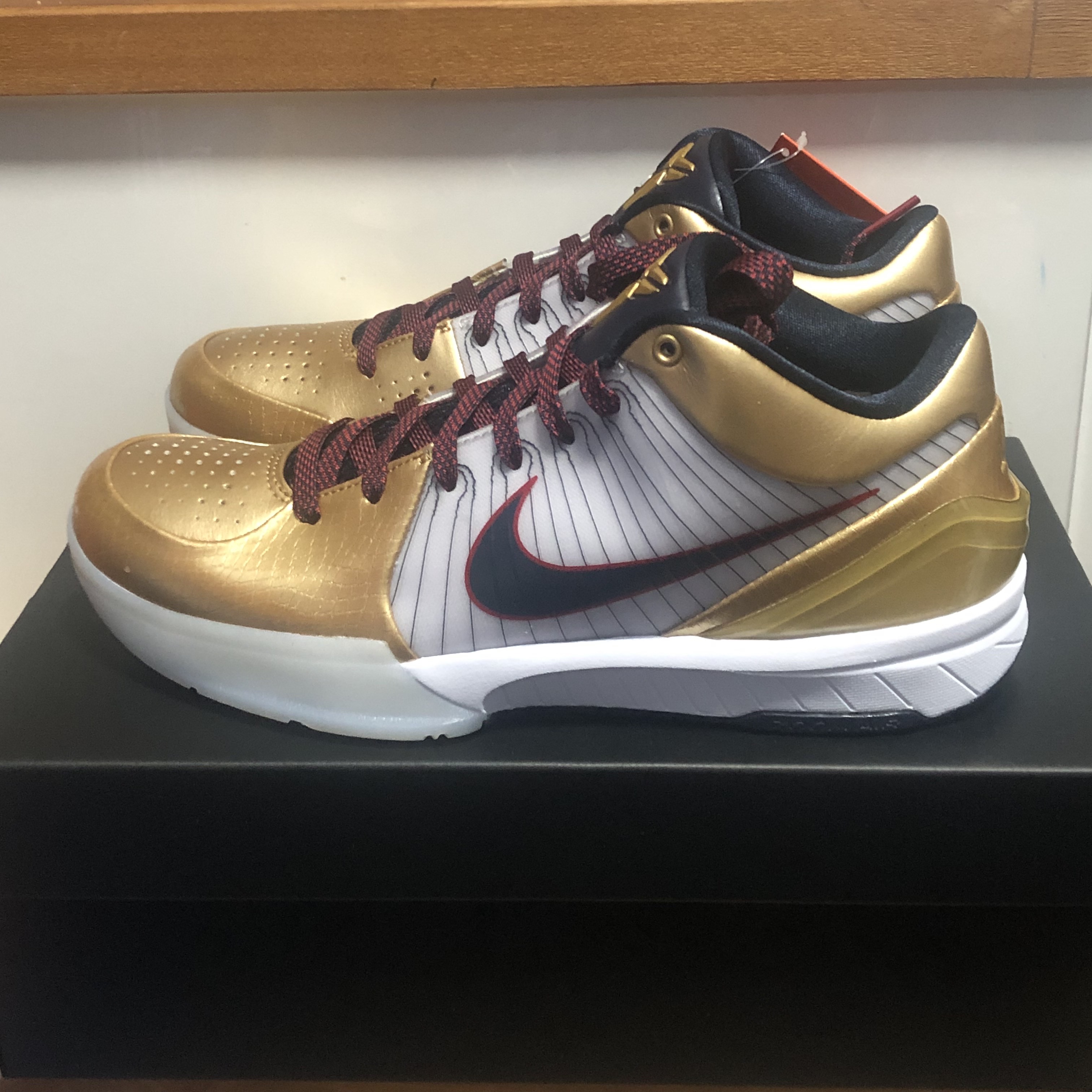 Nike Kobe 4 Protro Metallic Gold and Dark Obsidian 착용 스타일