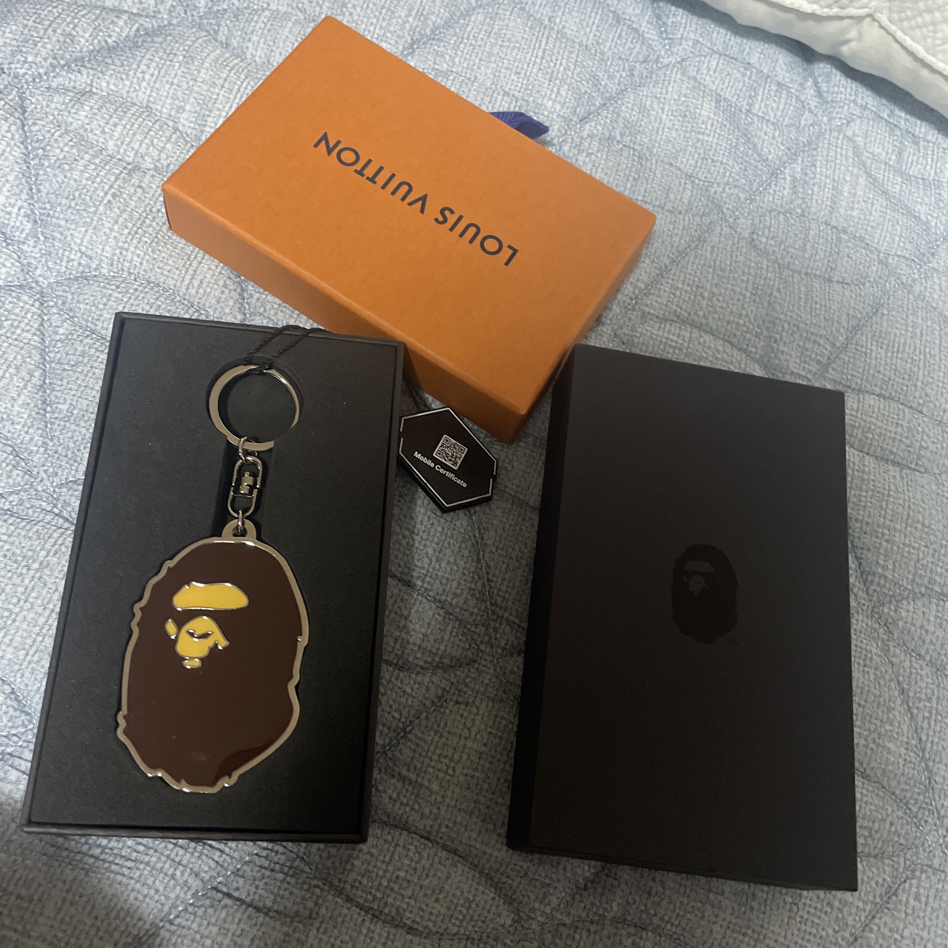 BAPE Ape Head Bottle Opener Brown 착용 스타일
