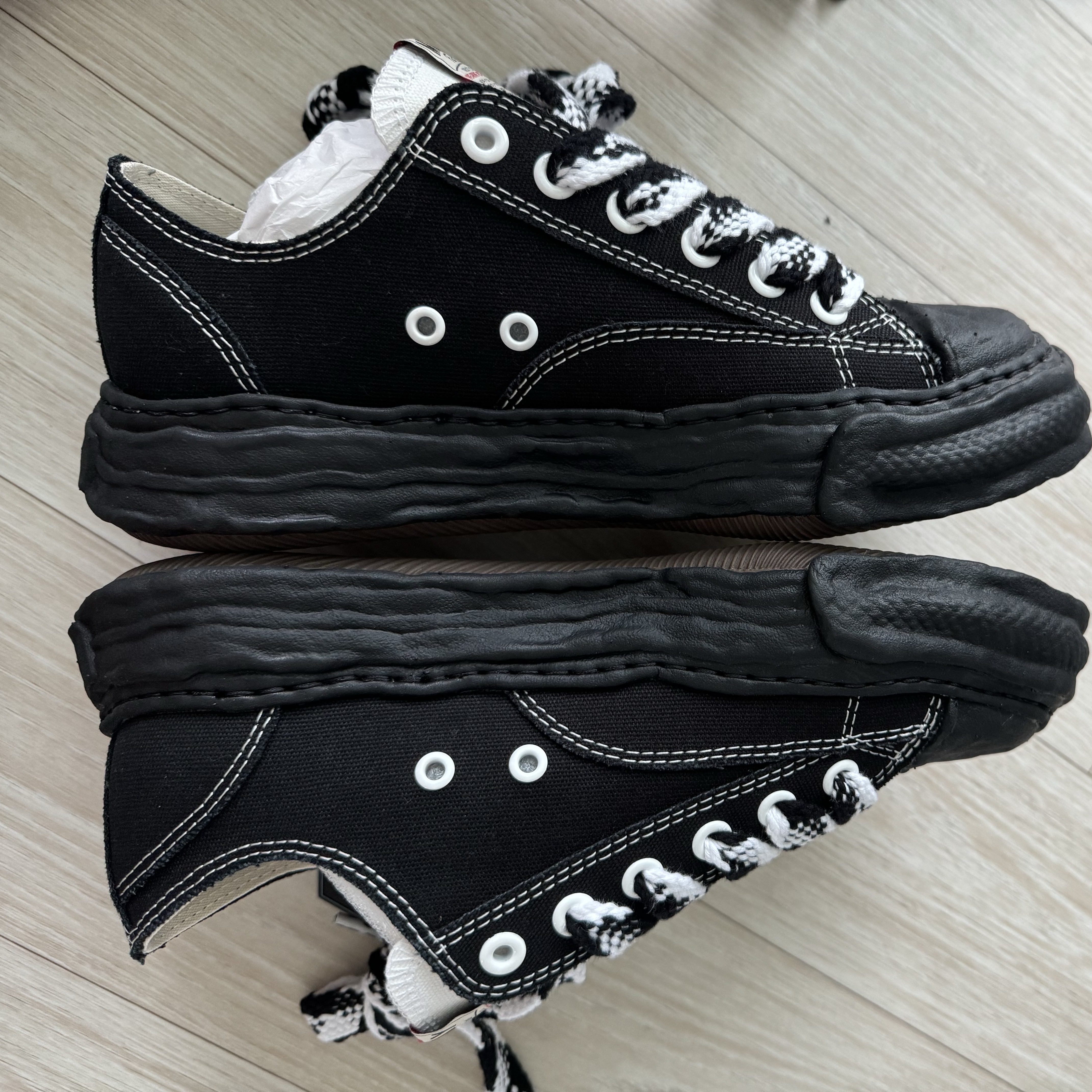 Maison Mihara Yasuhiro Peterson23 OG Sole BC Canvas Low-top Sneakers Black 착용 스타일 - 3