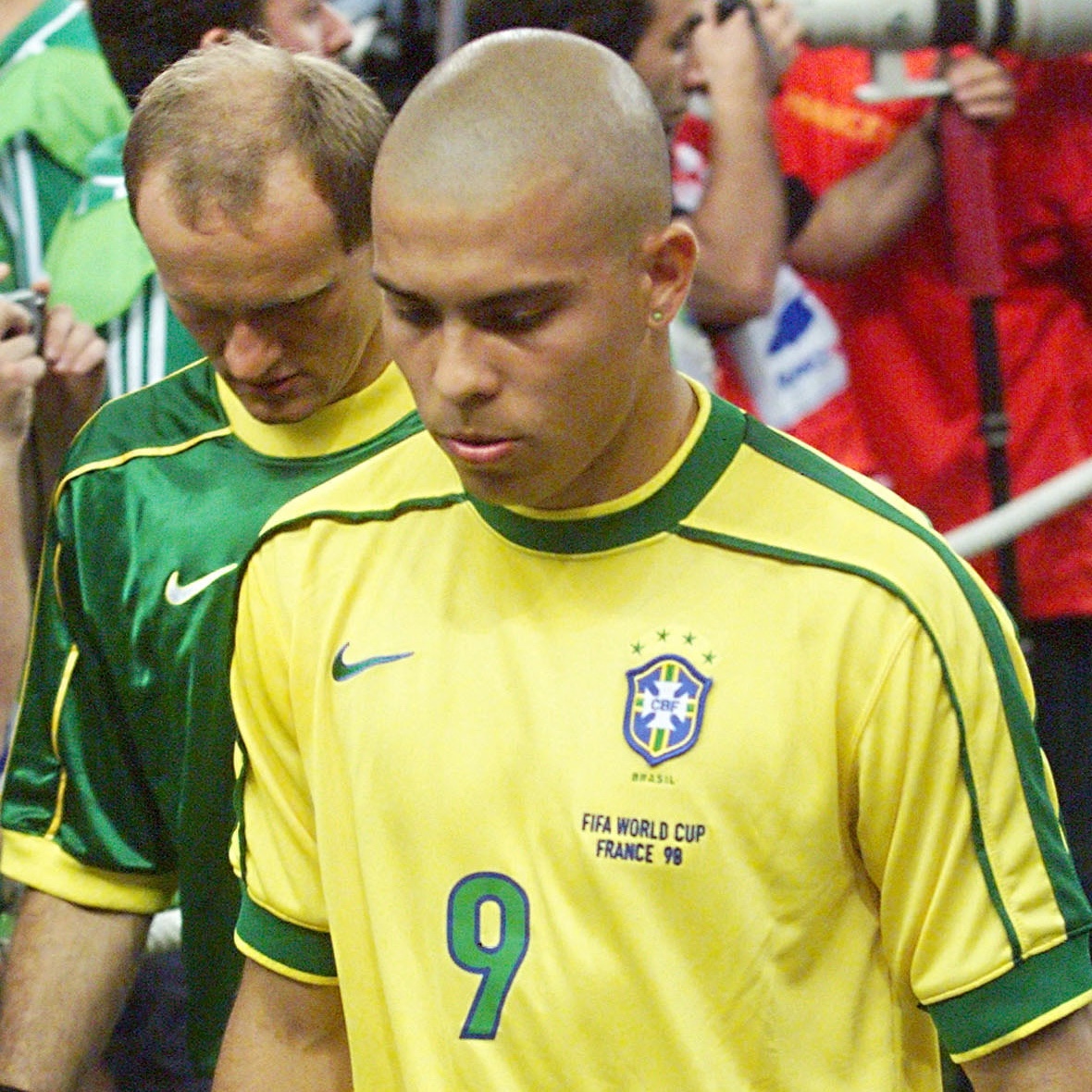 Nike Brazil 1998 Reissue Soccer Replica Jersey Varsity Maize Ronaldo (Marking Ver.) 착용 스타일 - 6