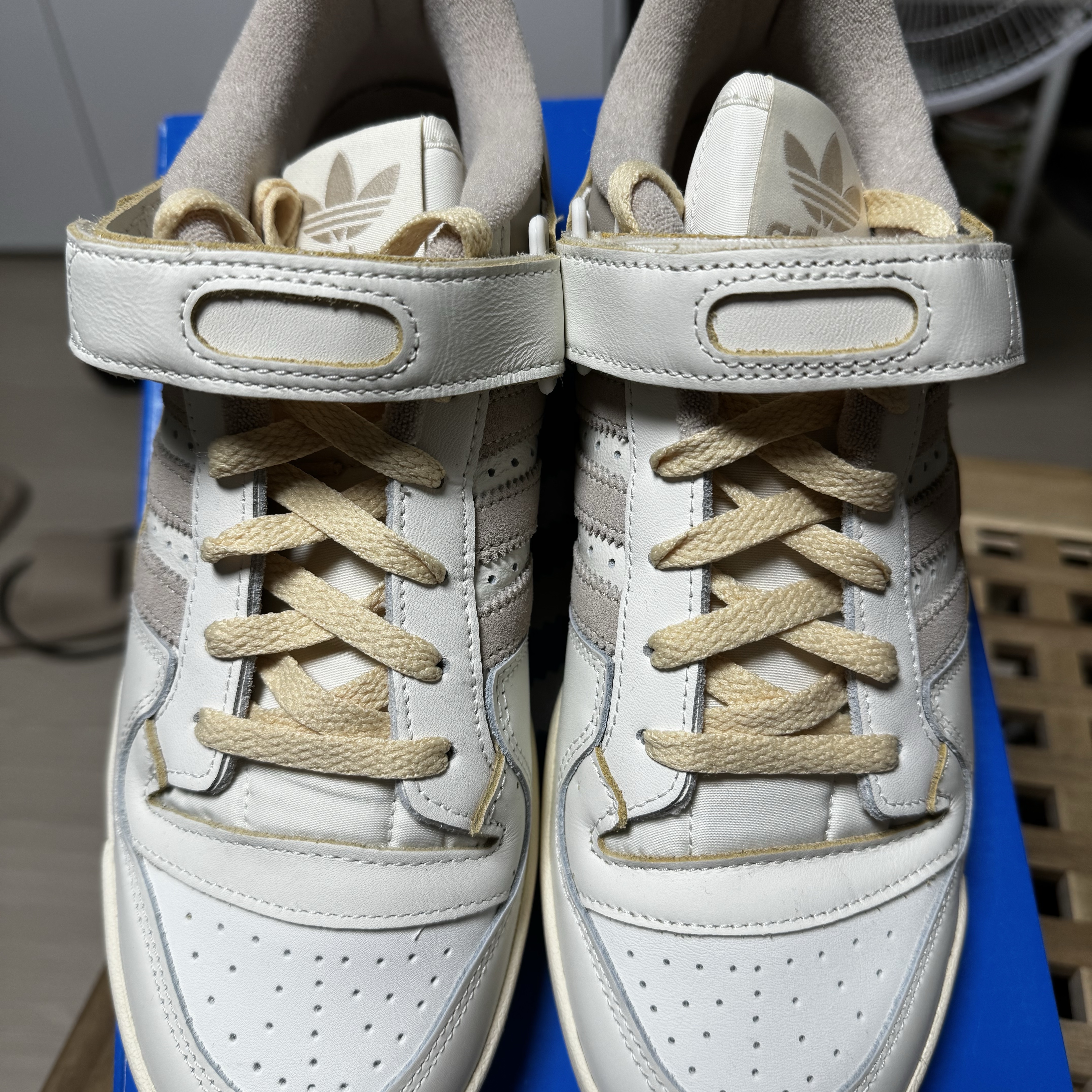 Adidas Forum 84 Low Off White Wonder Beige 착용 스타일 - 4