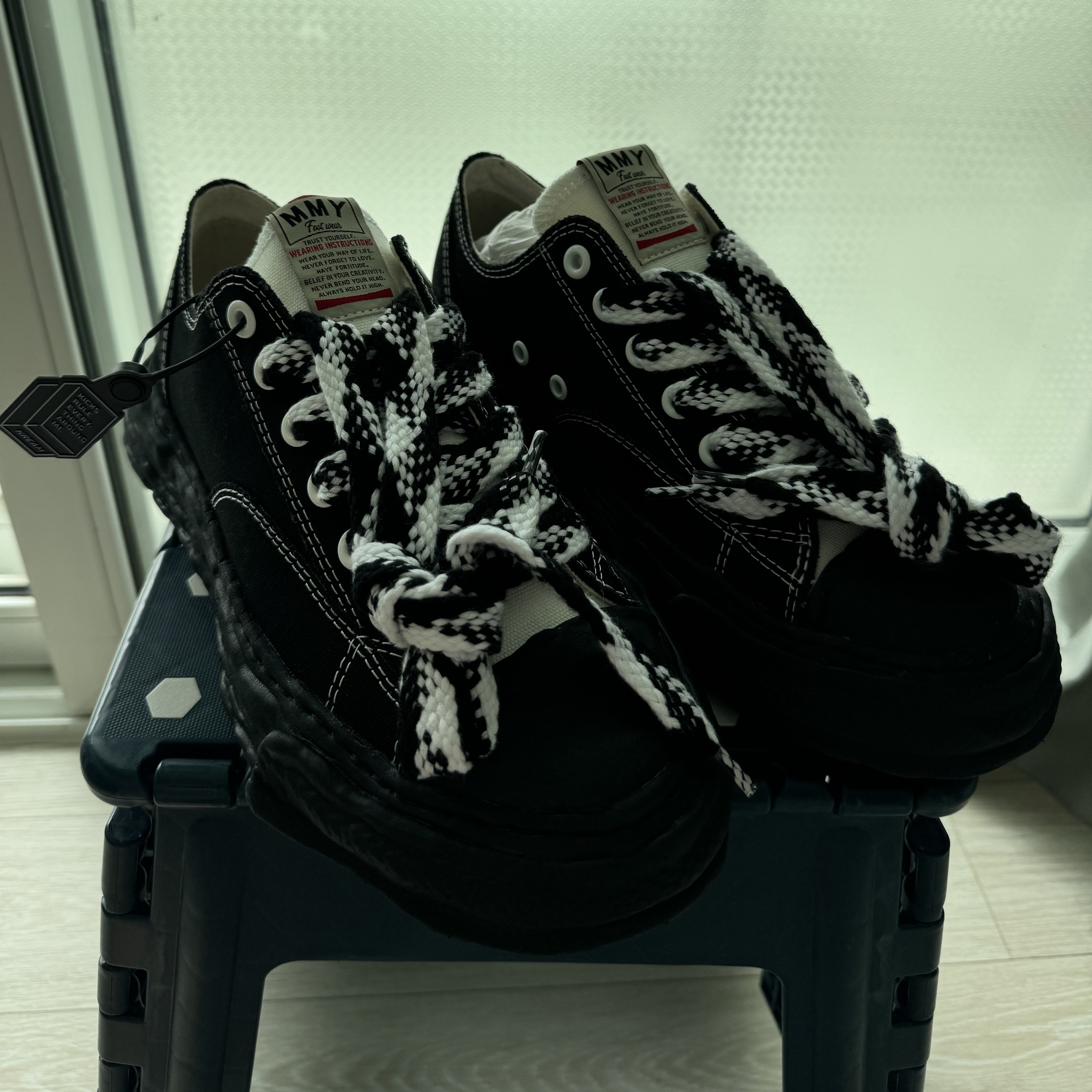 Maison Mihara Yasuhiro Peterson23 OG Sole BC Canvas Low-top Sneakers Black 착용 스타일 - 1