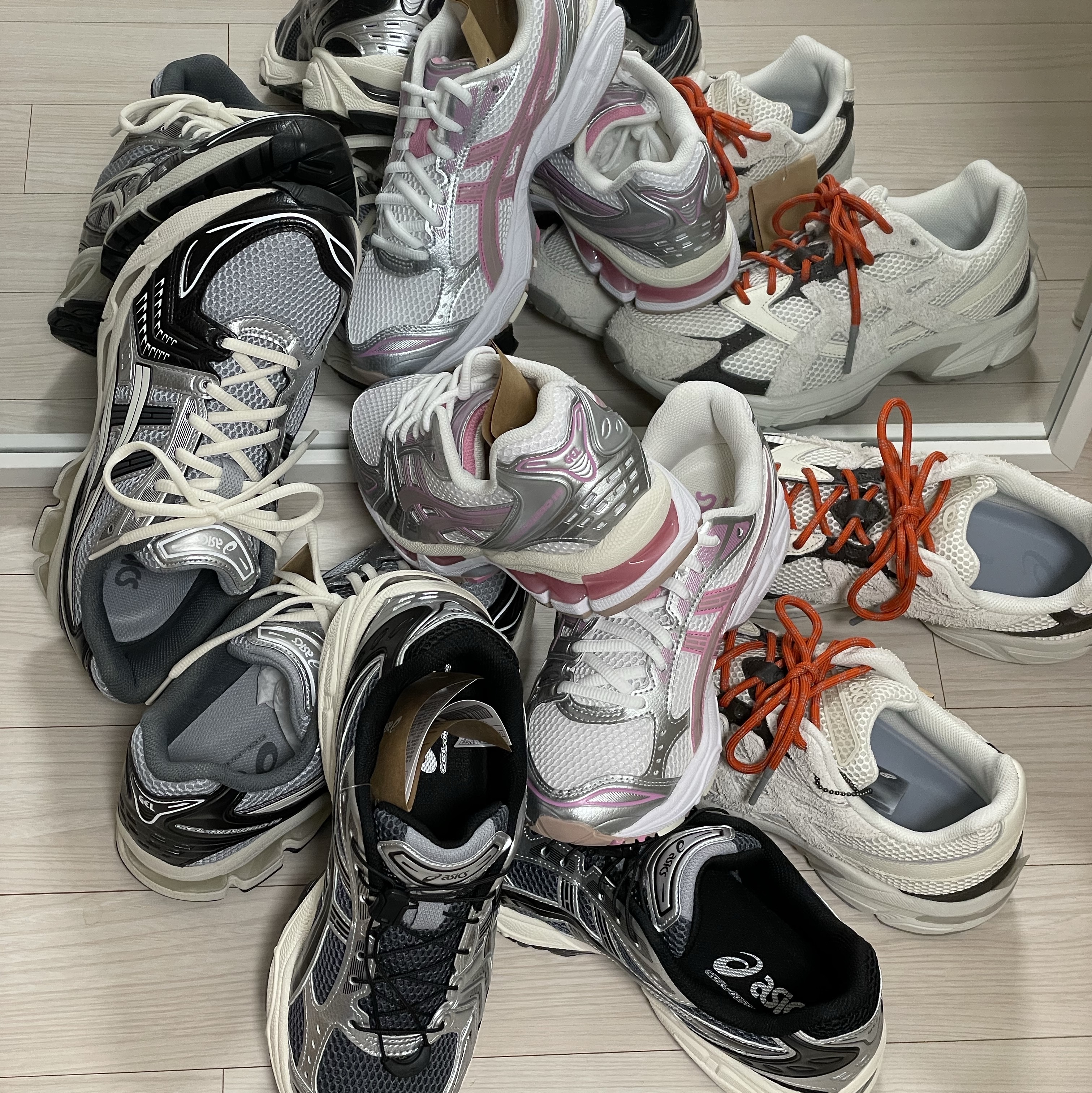 Asics Unlimited Gel-Kayano 14 Carrier Grey Black, Asics Gel-Kayano 14 Black Glacier Grey 착용 스타일