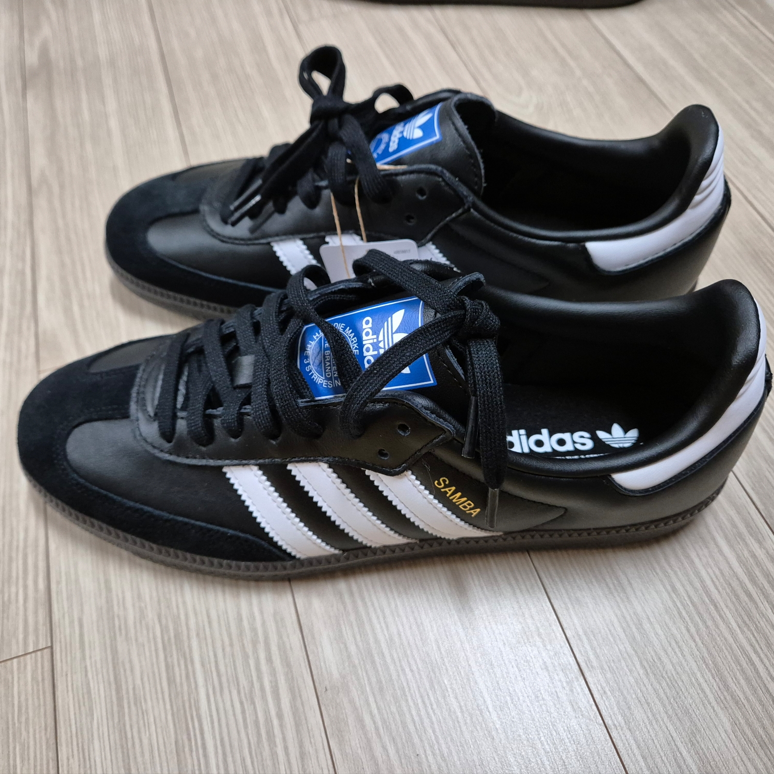 Adidas Samba OG Black White Gum 착용 스타일