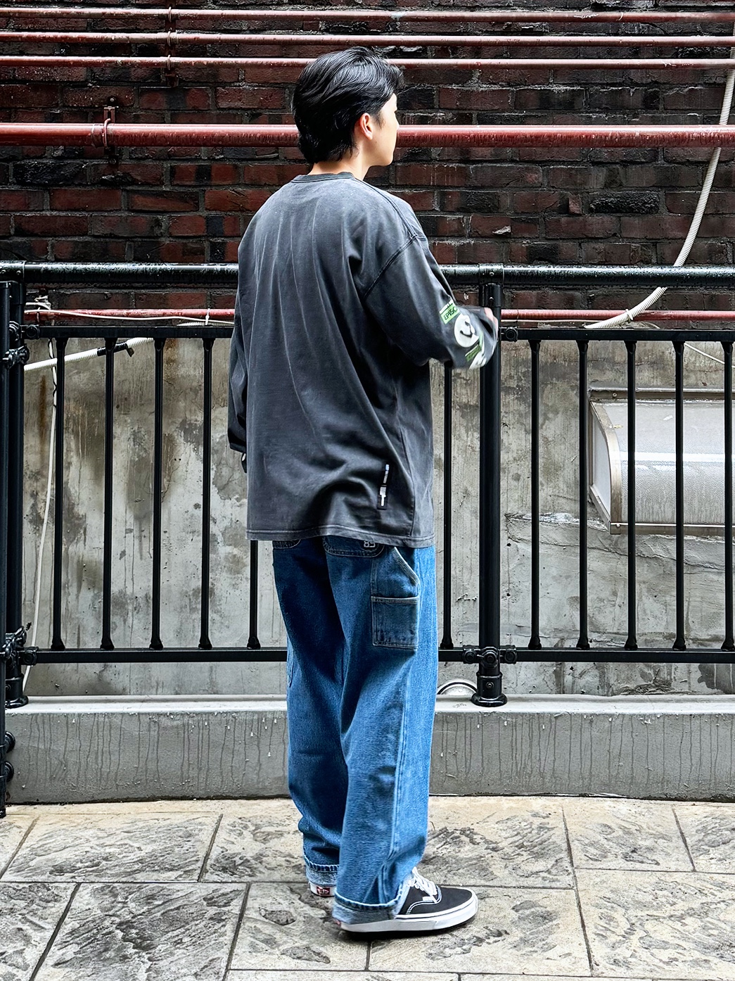 QT8 GARMENTS TL Day-1 SP Washed Long Sleeve Black, QT8 Garments TL Denim Carpenter Pant Deep Blue 착용 스타일 - 2