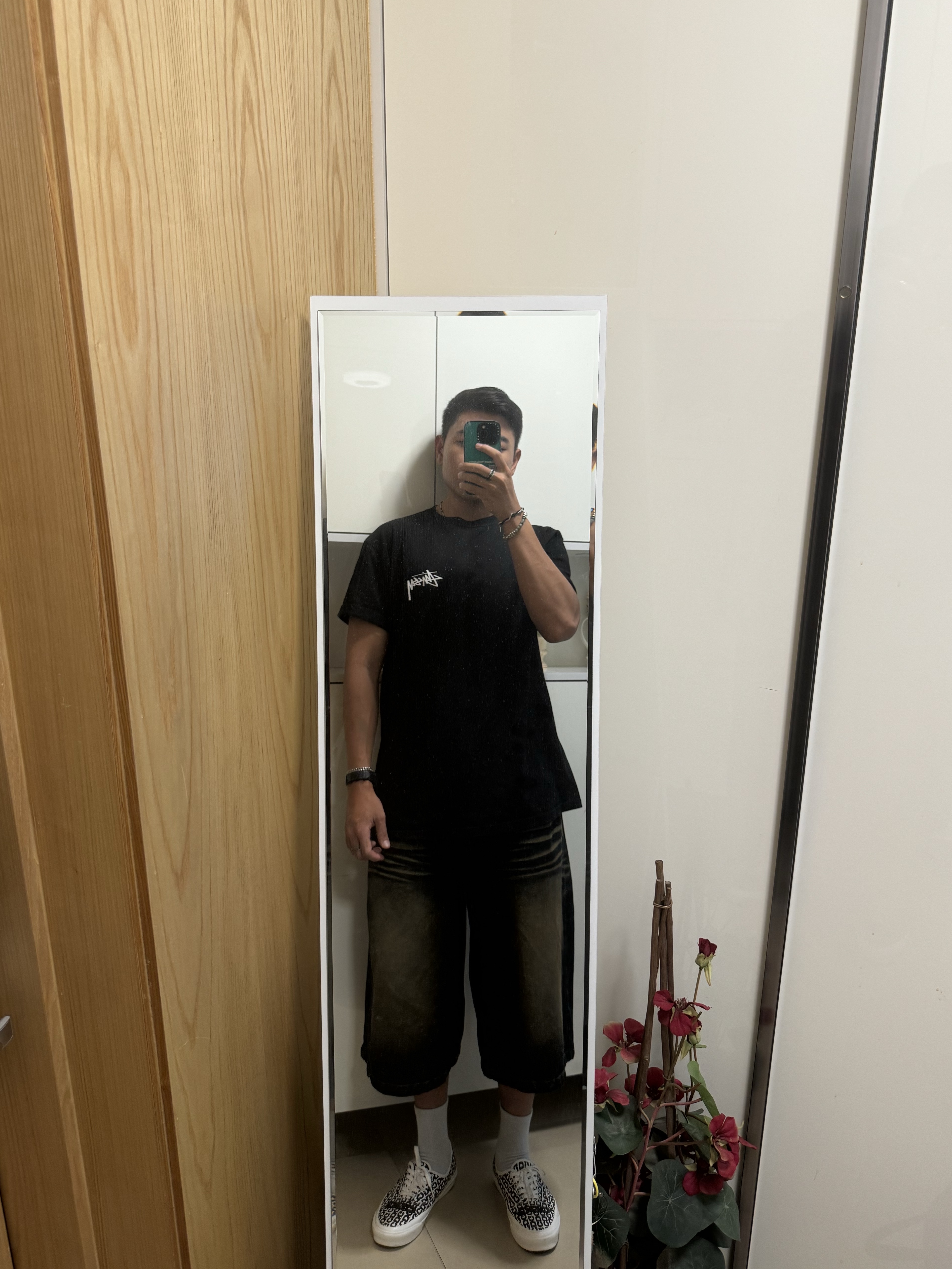 Vans Vault x CDG OG Authentic LX White Black, Stussy Diced Out T-Shirt Black 착용 스타일