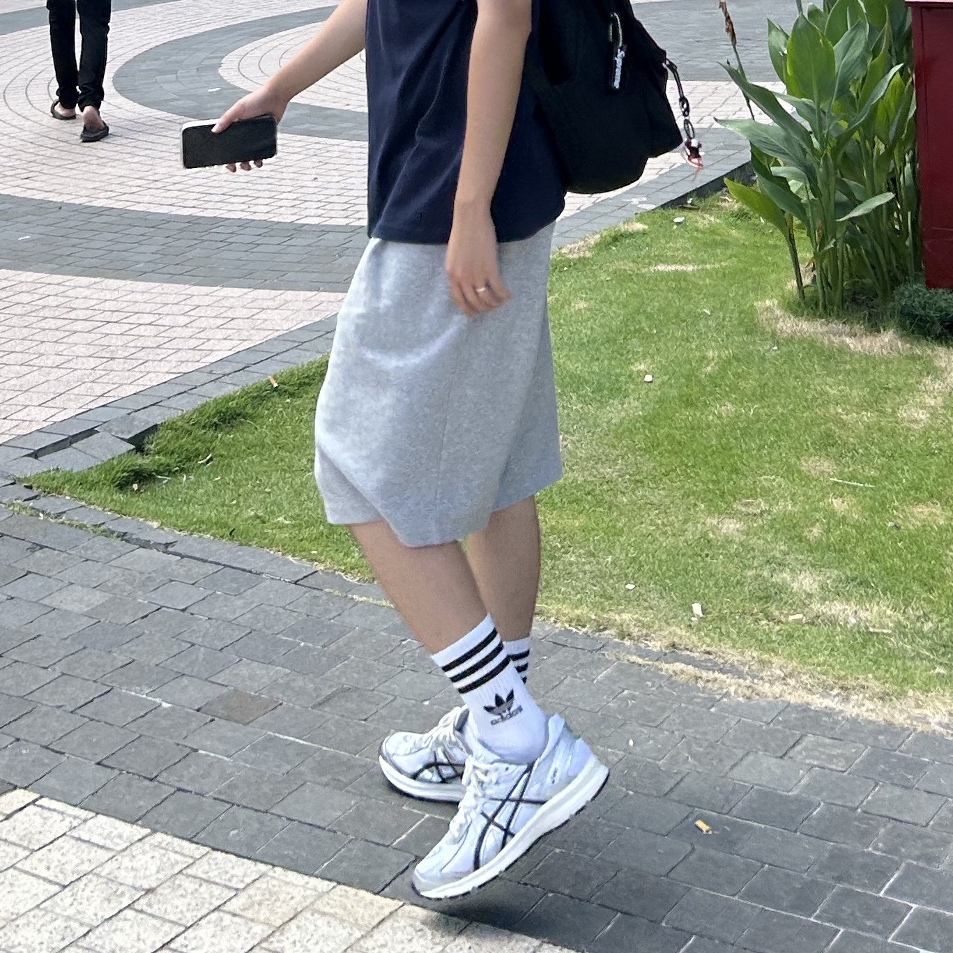 Asics Jog 100 S White Black - 2E Wide 착용 스타일