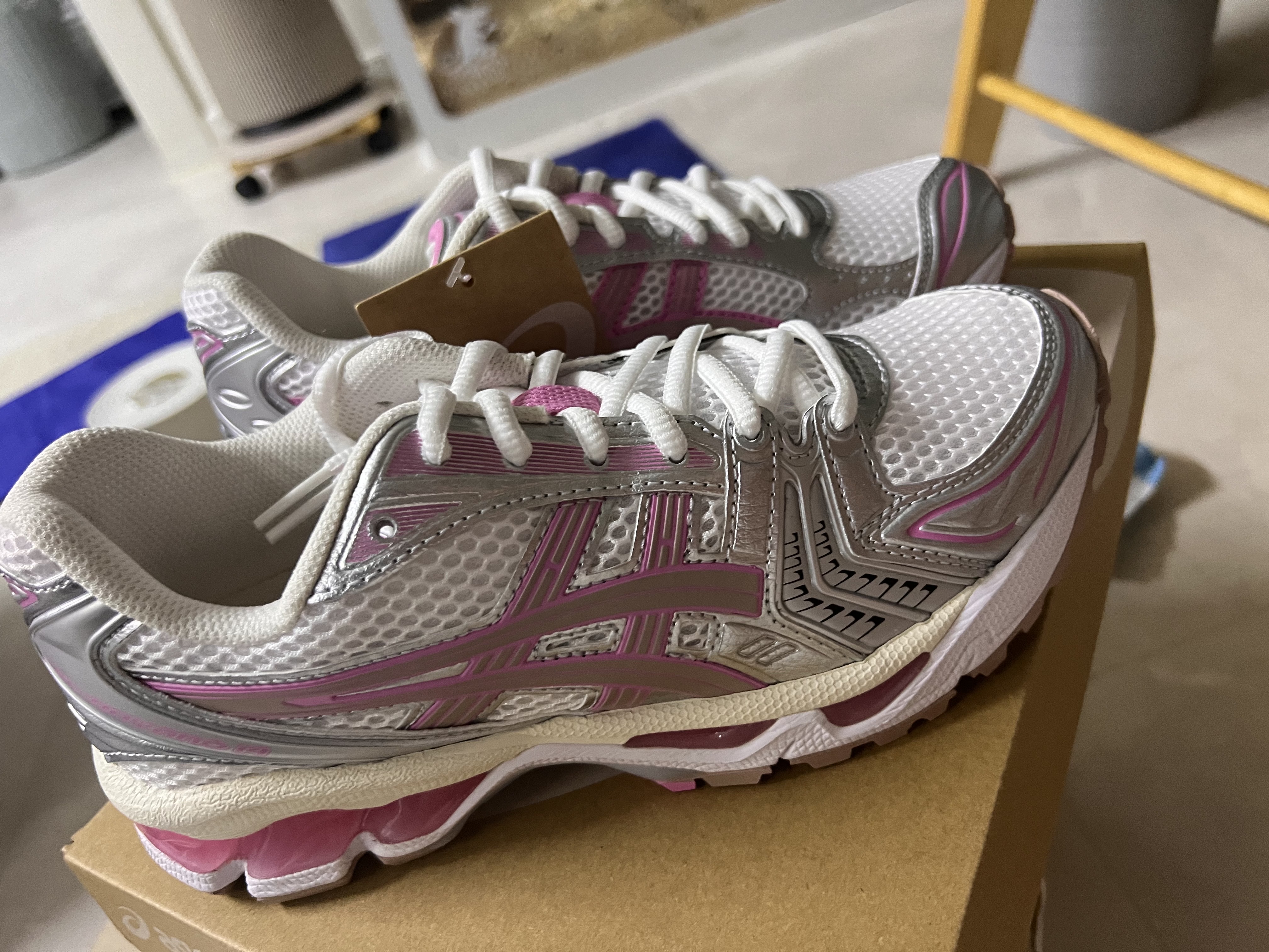 Asics Unlimited Gel-Kayano 14 White Fawn 착용 스타일