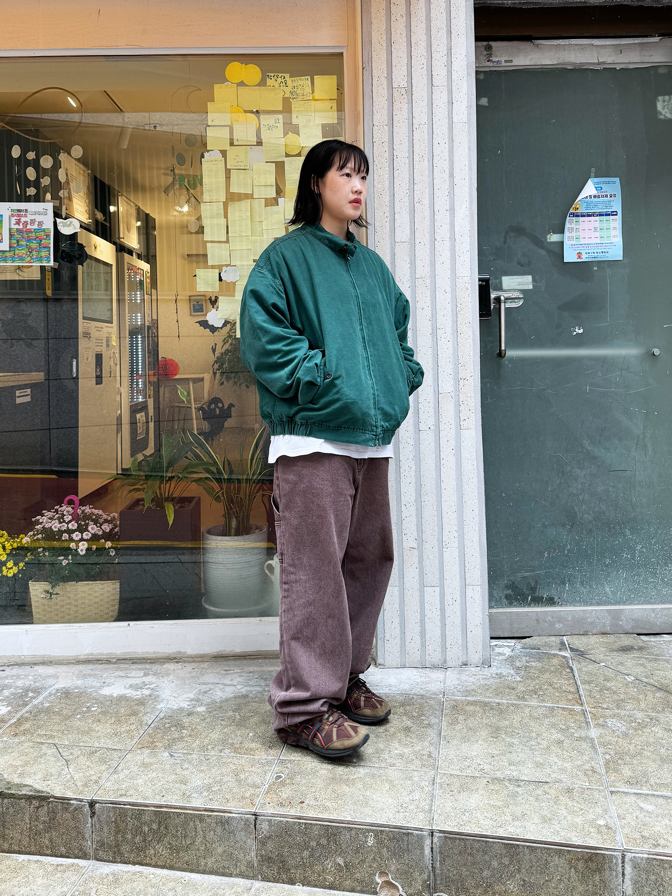 QT8 GARMENTS TL Washed Oxford Harrington Jacket Dark Green, QT8 GARMENTS TL Denim Carpenter Pant Brown 착용 스타일 - 2