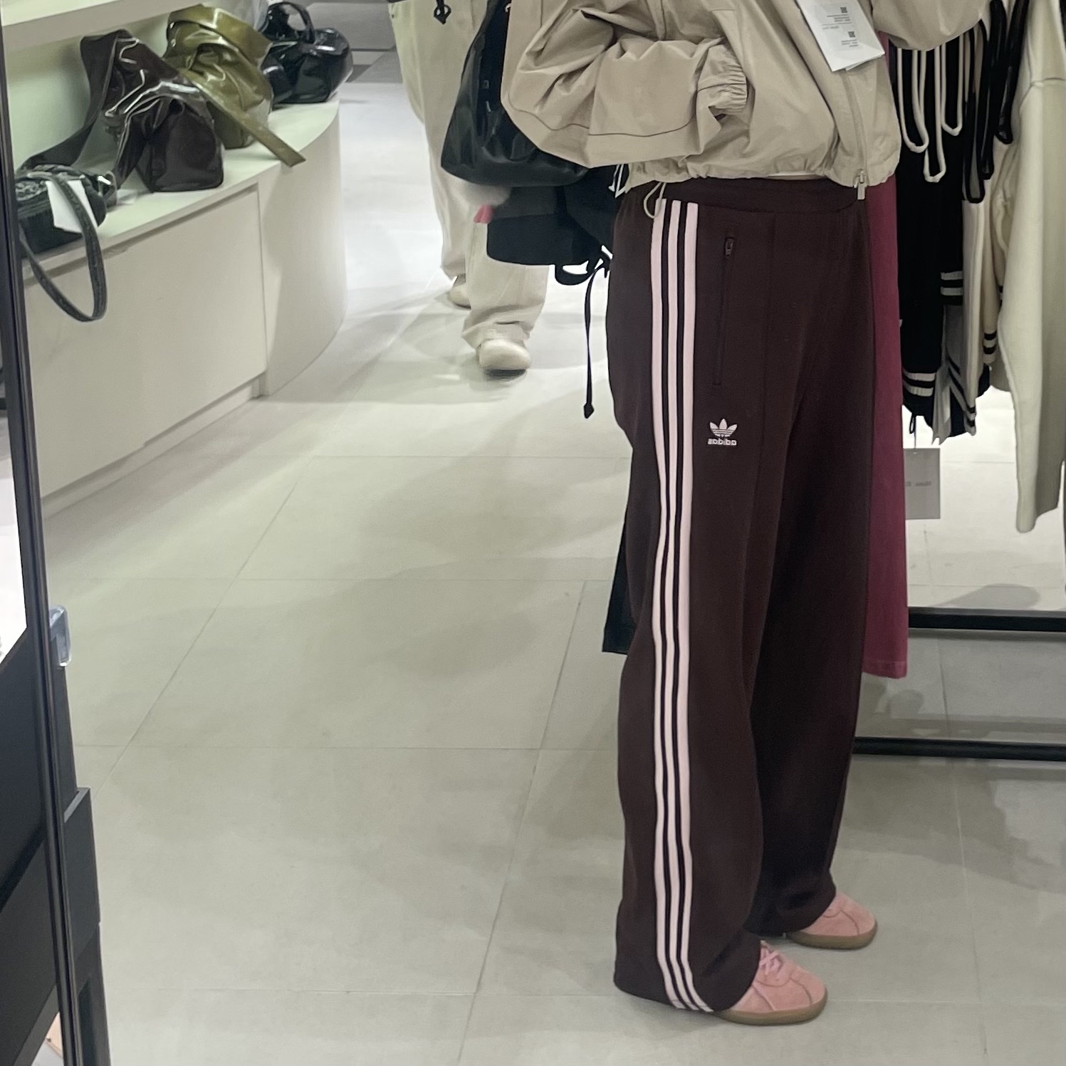 (W) Adidas Originals Beckenbauer Track Pants Shadow Brown - KR Sizing 착용 스타일 - 1
