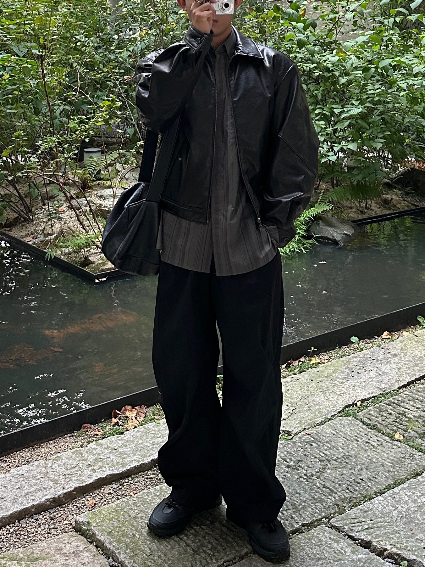 Amomento Vegan Leather Blouson Black - 24FW, Amomento Stripe Square Pocket Oversized Shirts Khaki - 24FW 착용 스타일 - 3