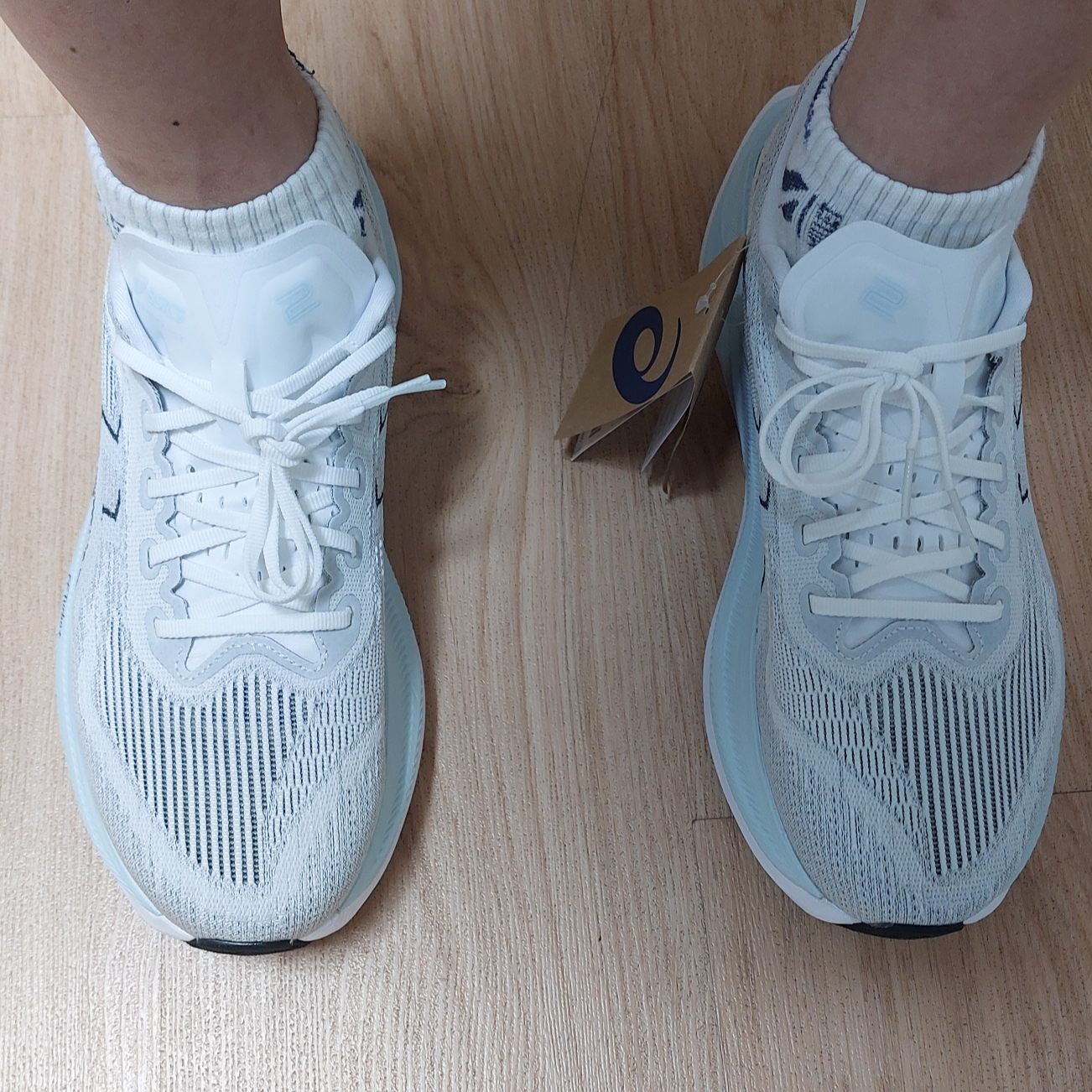 Asics Superblast 2 White Cool Grey 착용 스타일 - 2
