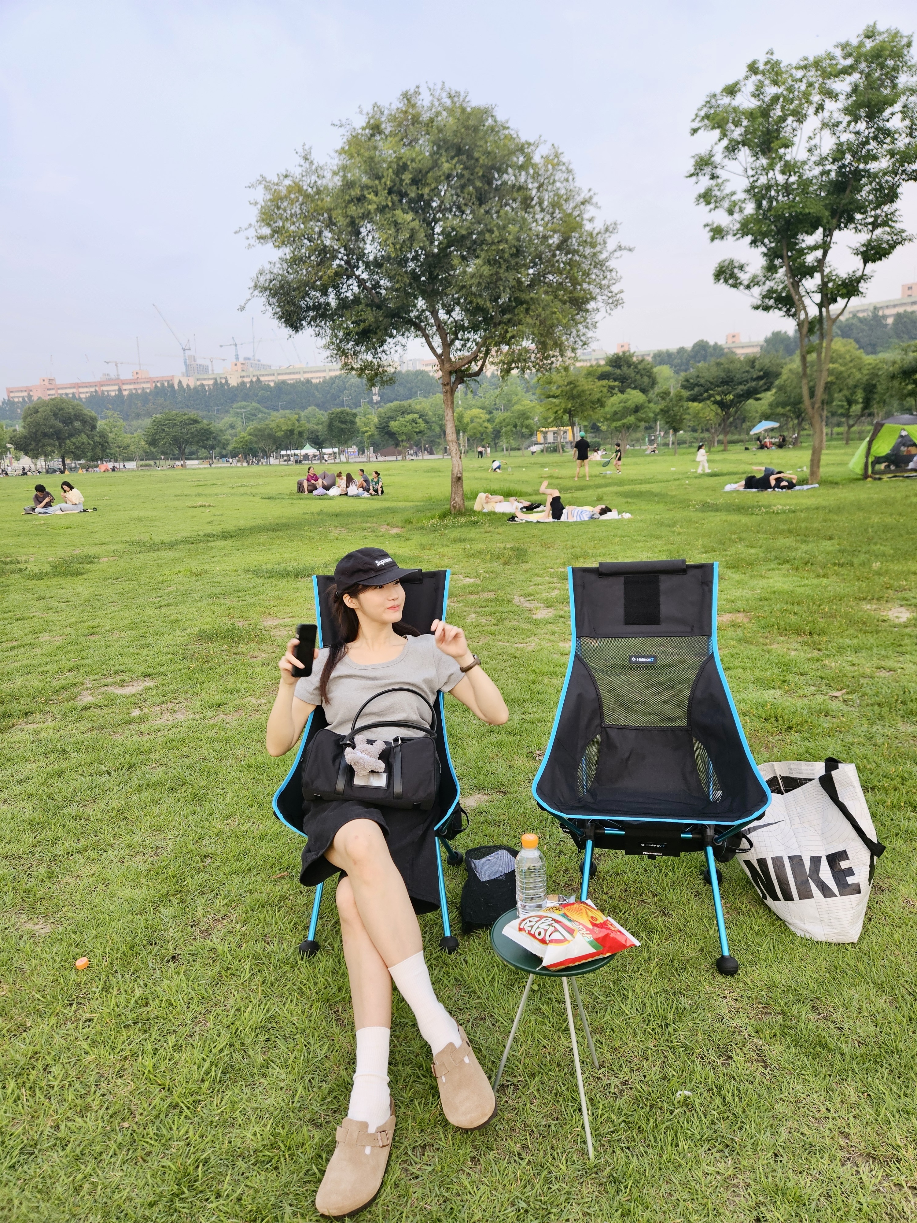 Birkenstock Boston Soft Footbed Taupe - Regular, Supreme Washed Chino Twill Camp Cap Black 착용 스타일 - 1