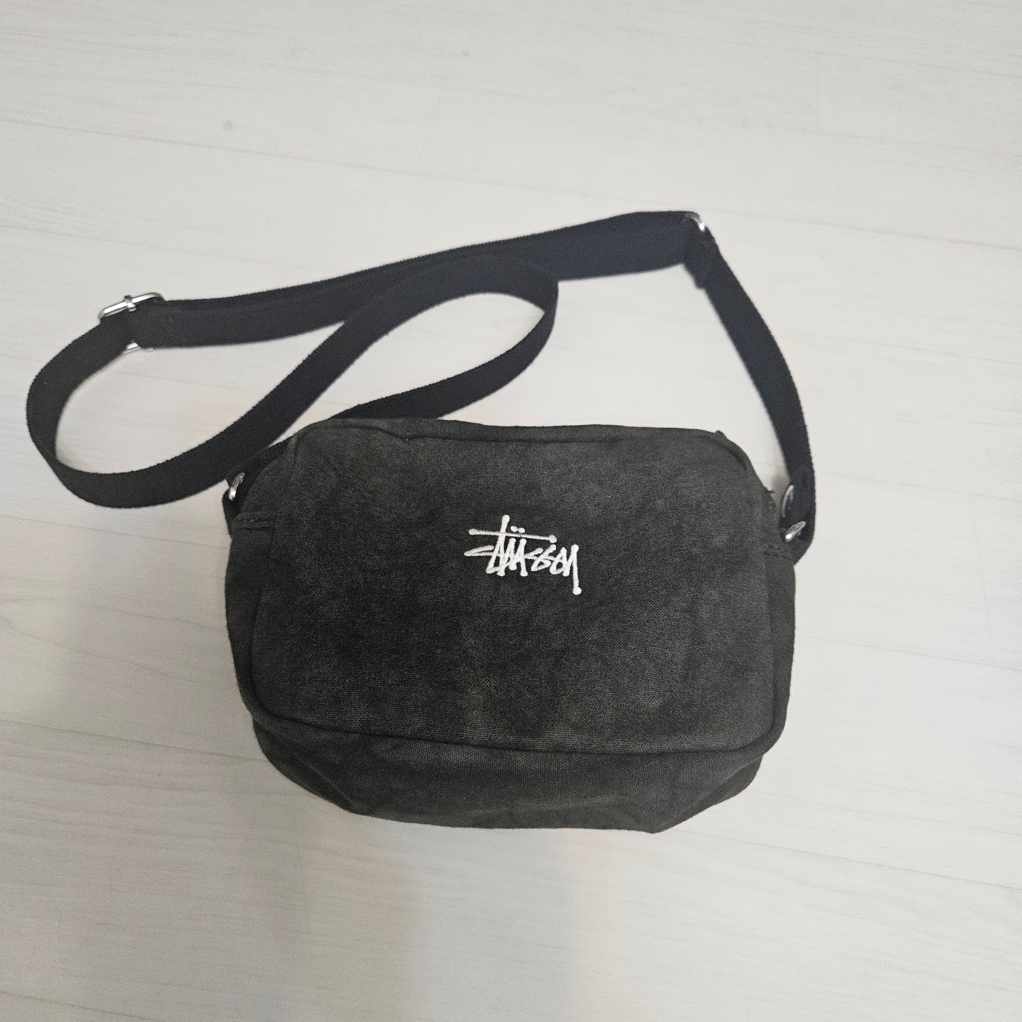 Stussy Canvas Side Pouch Washed Black 착용 스타일