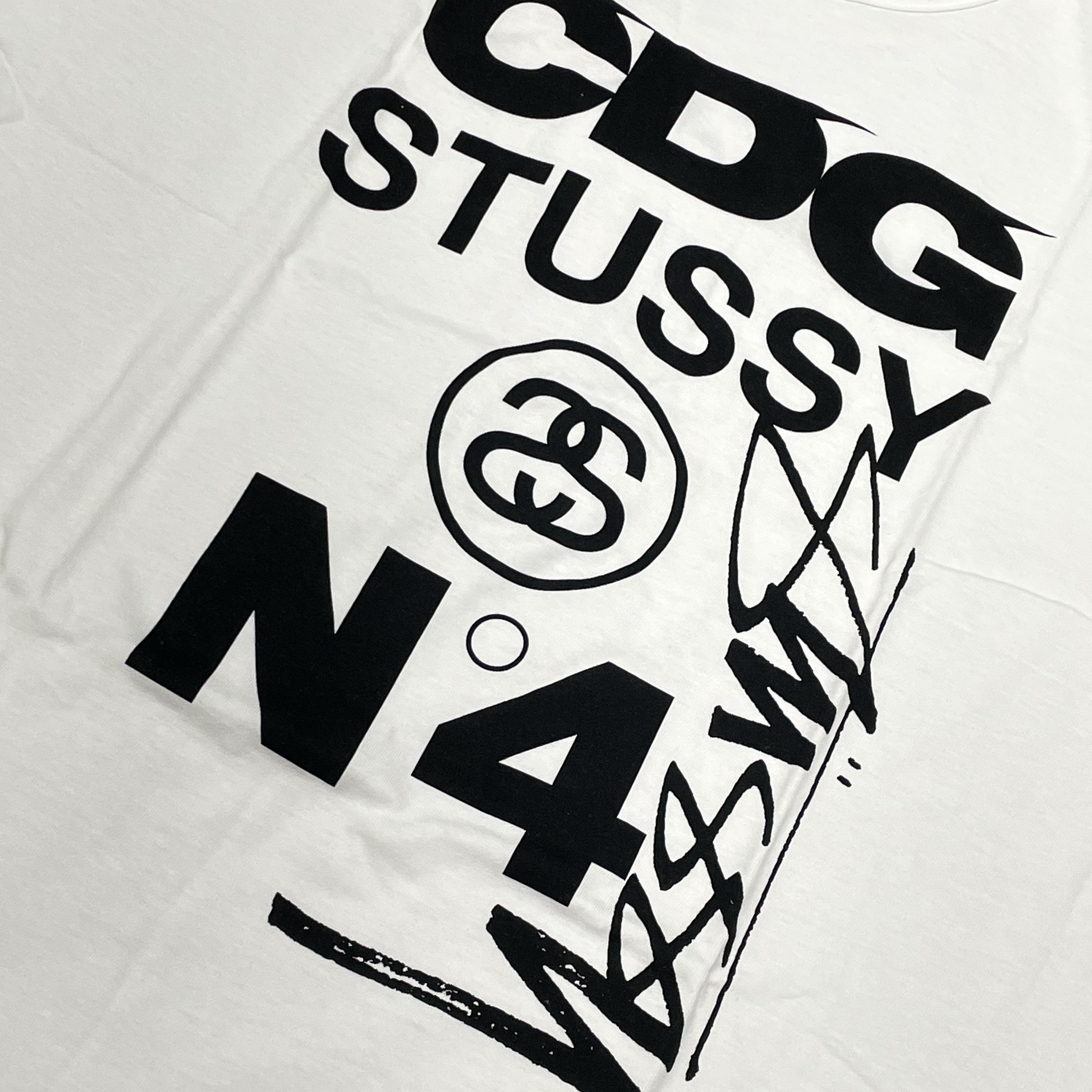 CDG x Stussy T-Shirt White 착용 스타일
