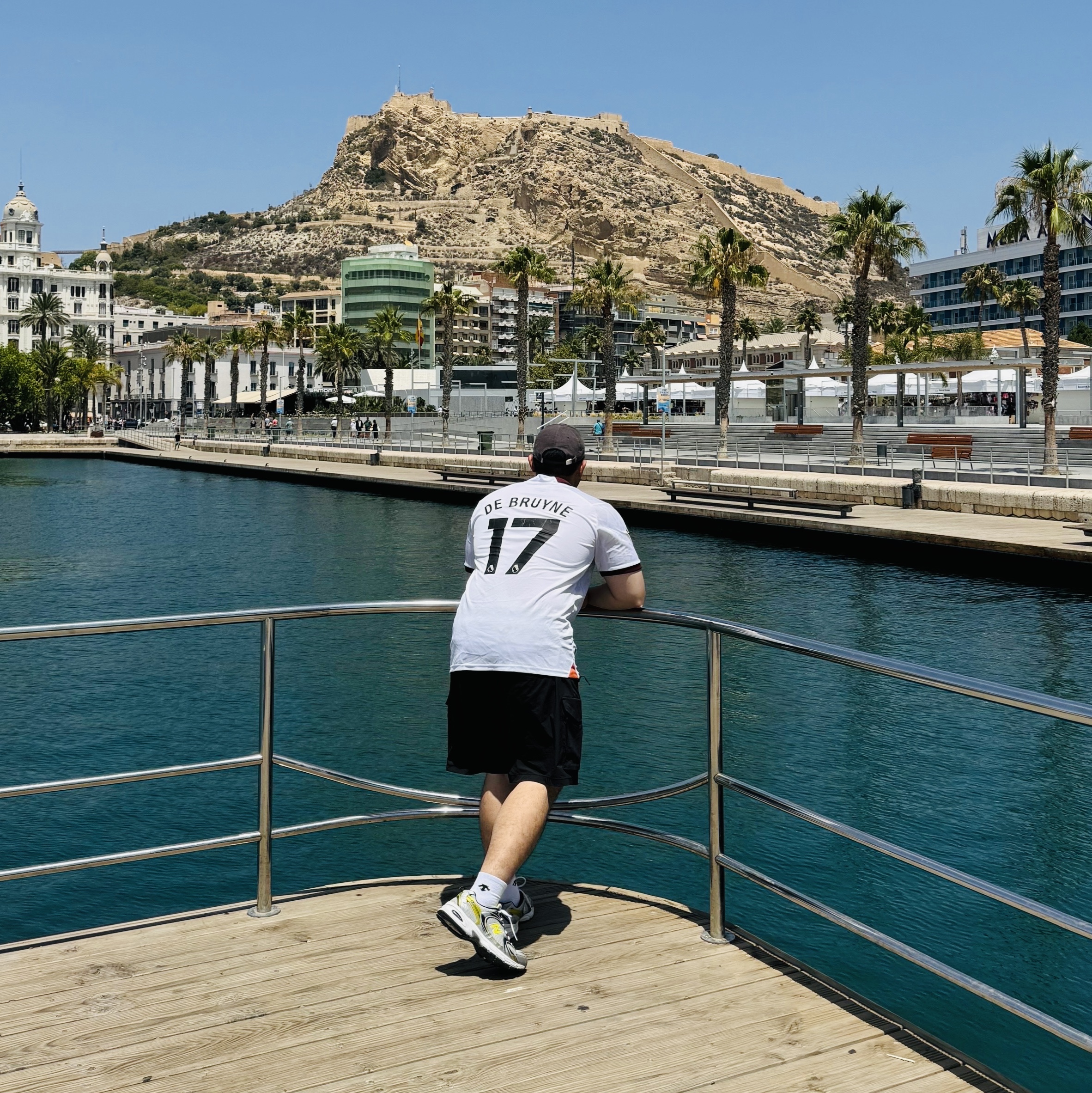 Puma Manchester City 2023/24 Away Jersey White Aubergine (Non Marking Ver.), New Balance 530 Silver 착용 스타일