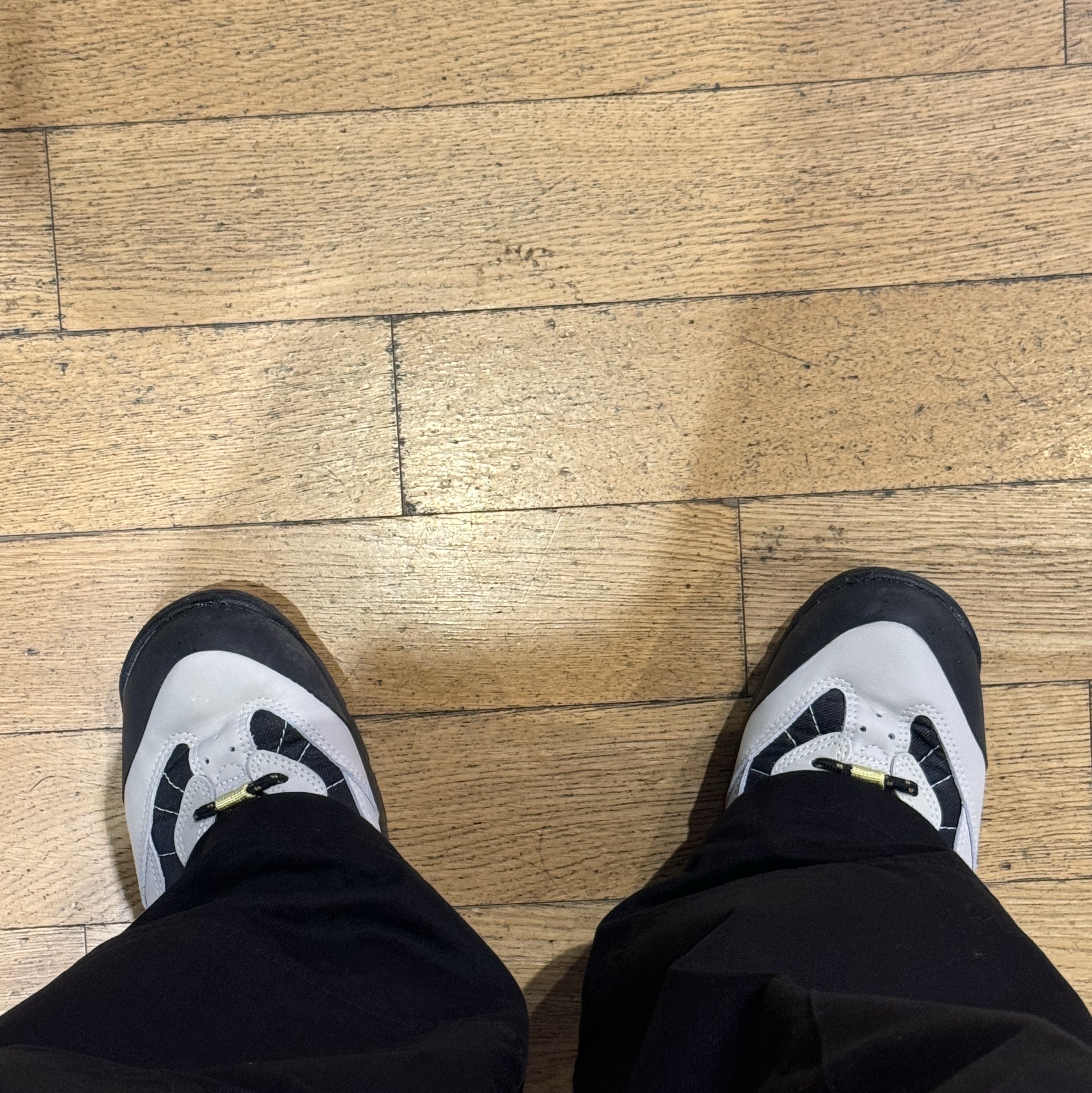 Nike ACG Air Mada Black and Celery Light Bone 착용 스타일
