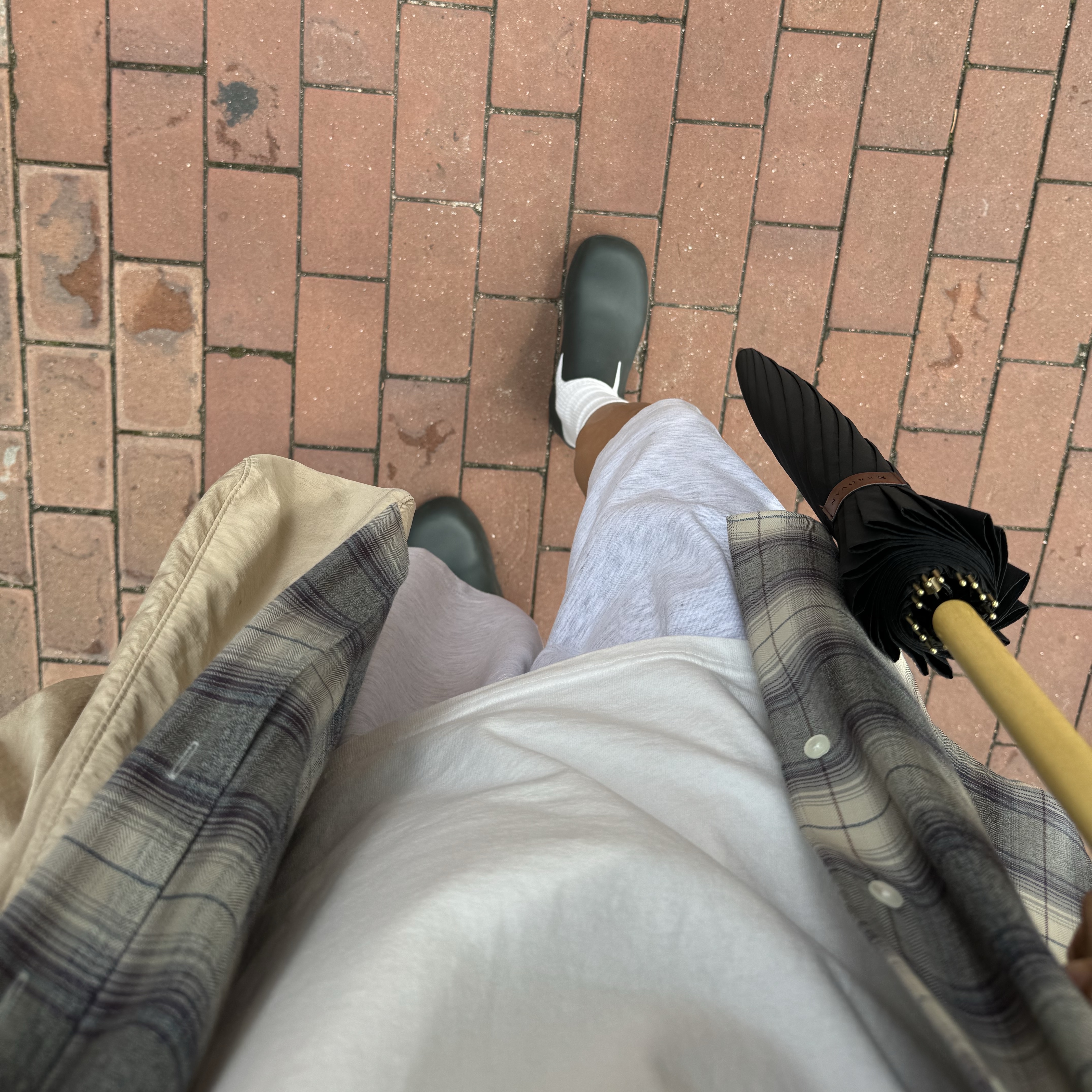 Auralee Super Light Wool Check Shirt Grey Check - 23AW, Bottega Veneta Puddle Shearling Rubber Slingback Sandals Black 착용 스타일 - 1