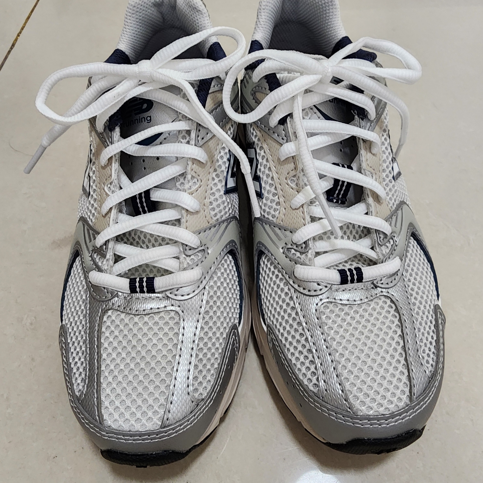New Balance 530 Steel Grey 착용 스타일