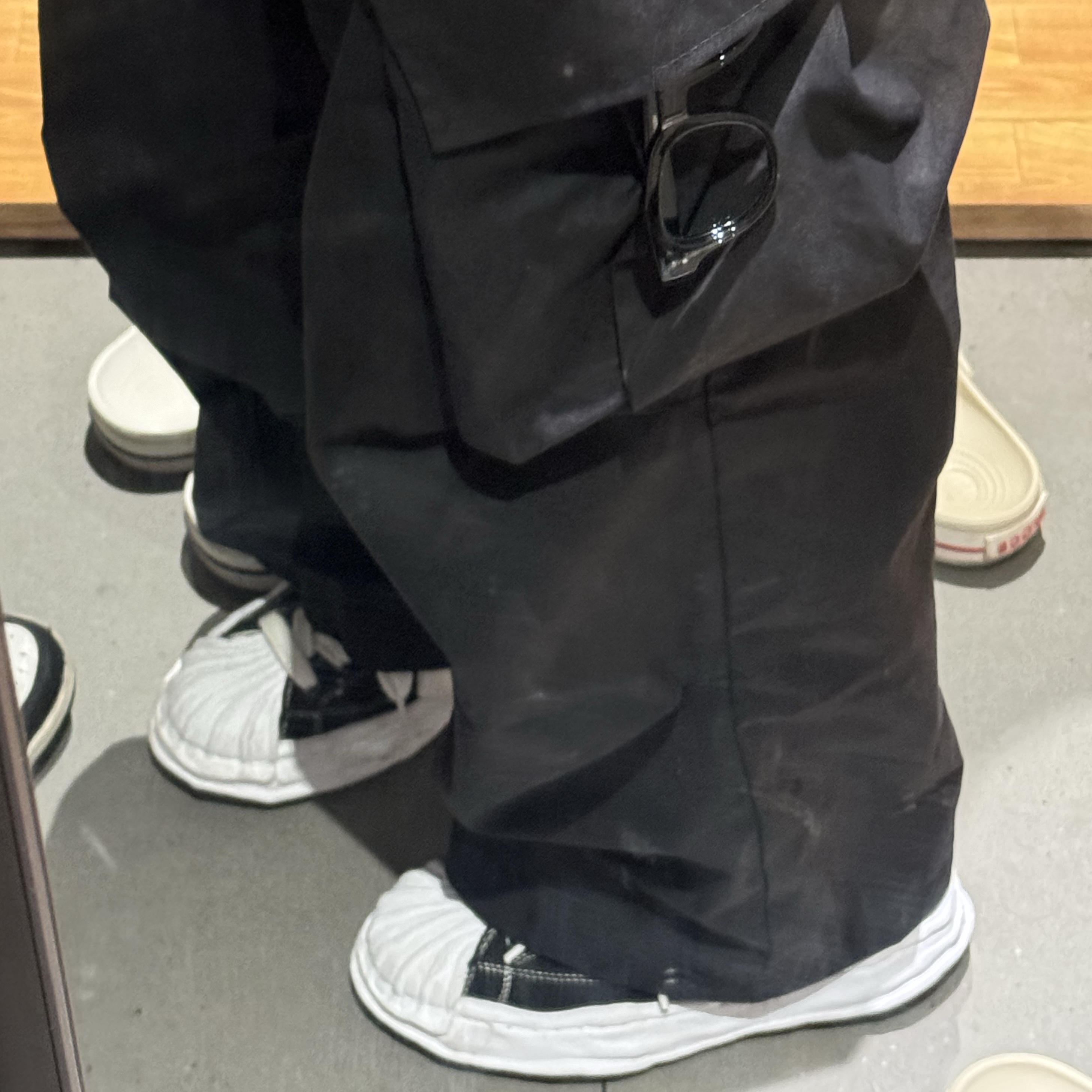 Maison Mihara Yasuhiro Blakey OG Sole Canvas Low-top Sneakers Black White 착용 스타일
