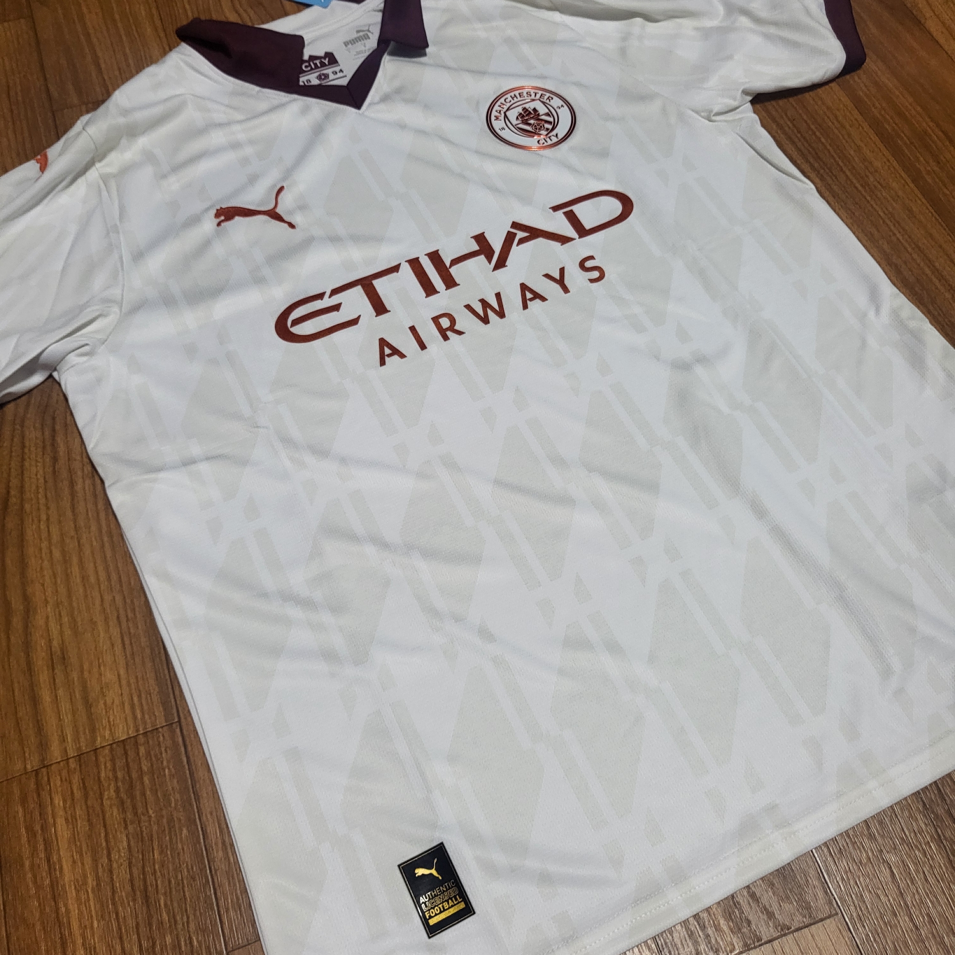 Puma Manchester City 2023/24 Away Jersey White Aubergine (Non Marking Ver.) 착용 스타일