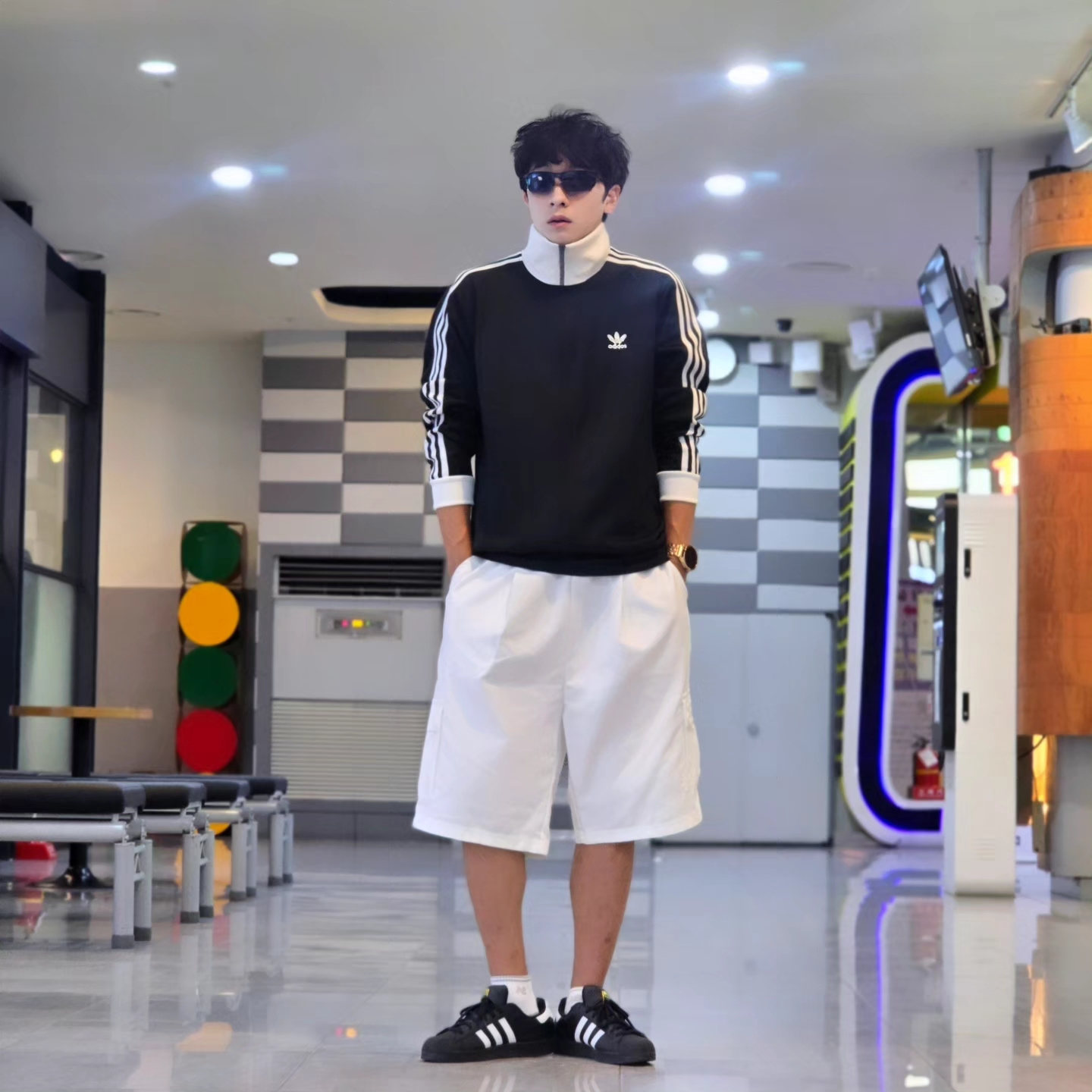 Adidas Adicolor Classics Beckenbauer Track Jacket Black - KR Sizing, Adidas Adicolor Classics Beckenbauer Track Jacket Black - US Sizing 착용 스타일 - 2