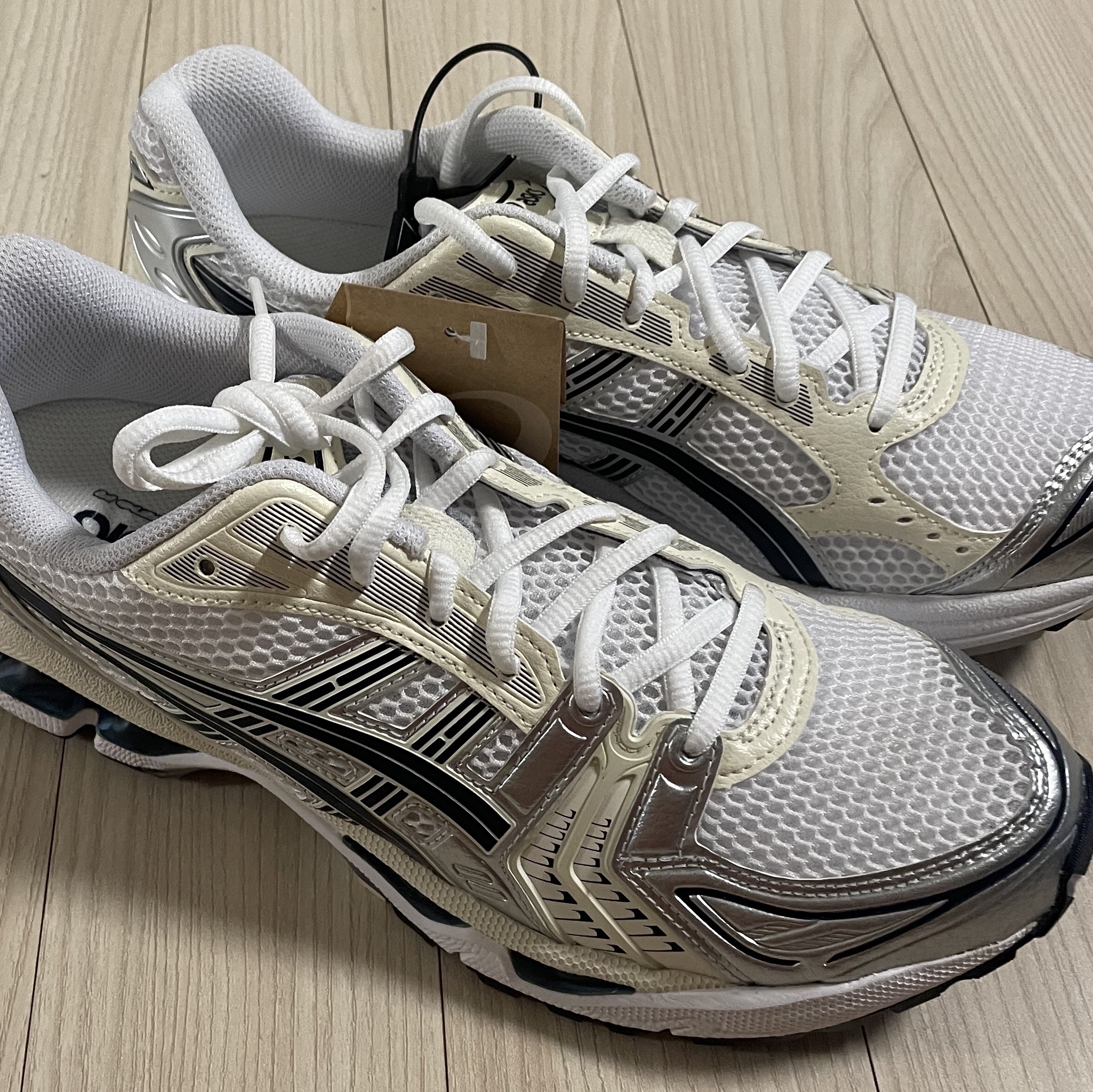(W) Asics Gel-Kayano 14 White Midnight 착용 스타일