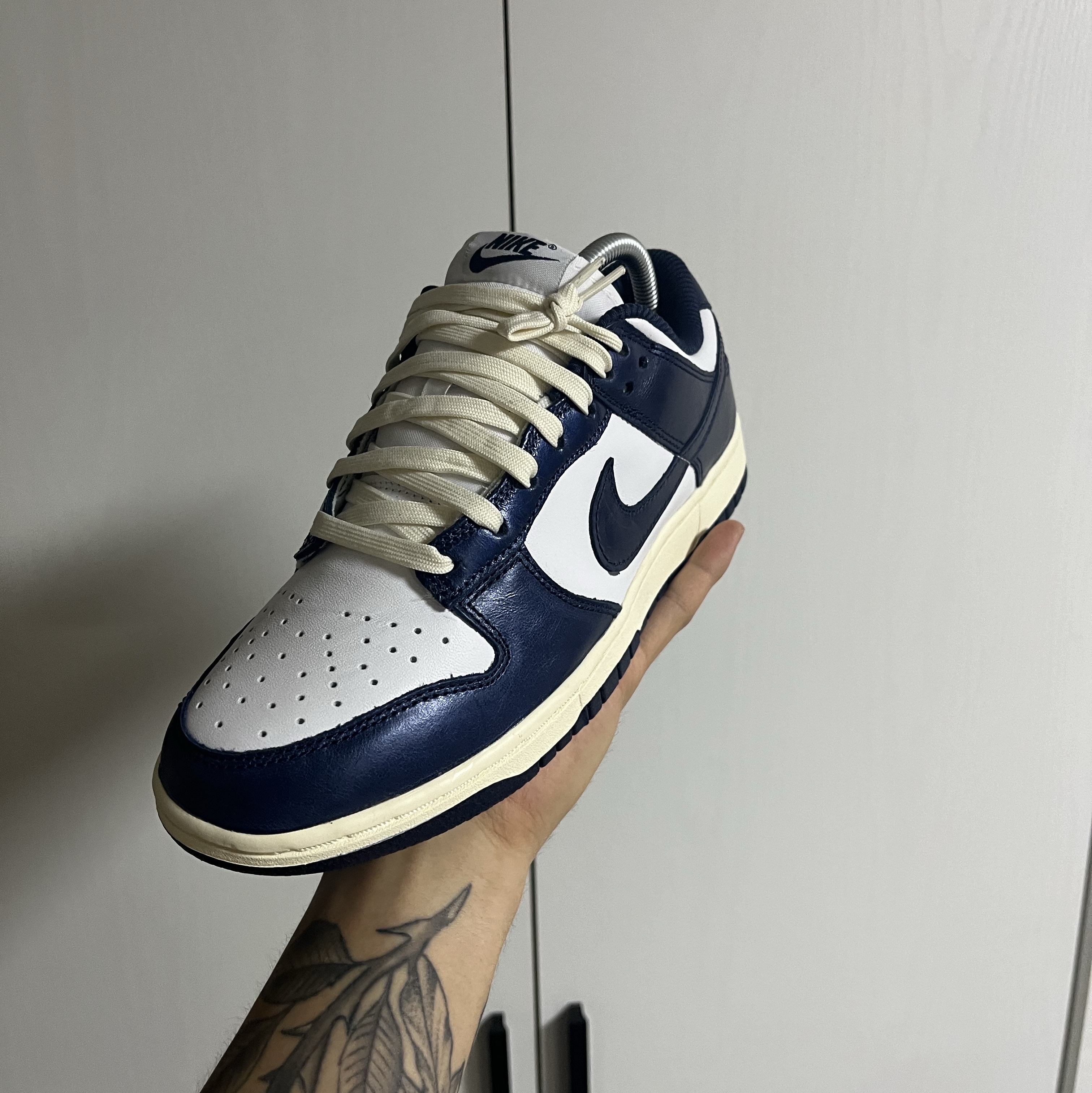 (W) Nike Dunk Low PRM Midnight Navy and White 착용 스타일