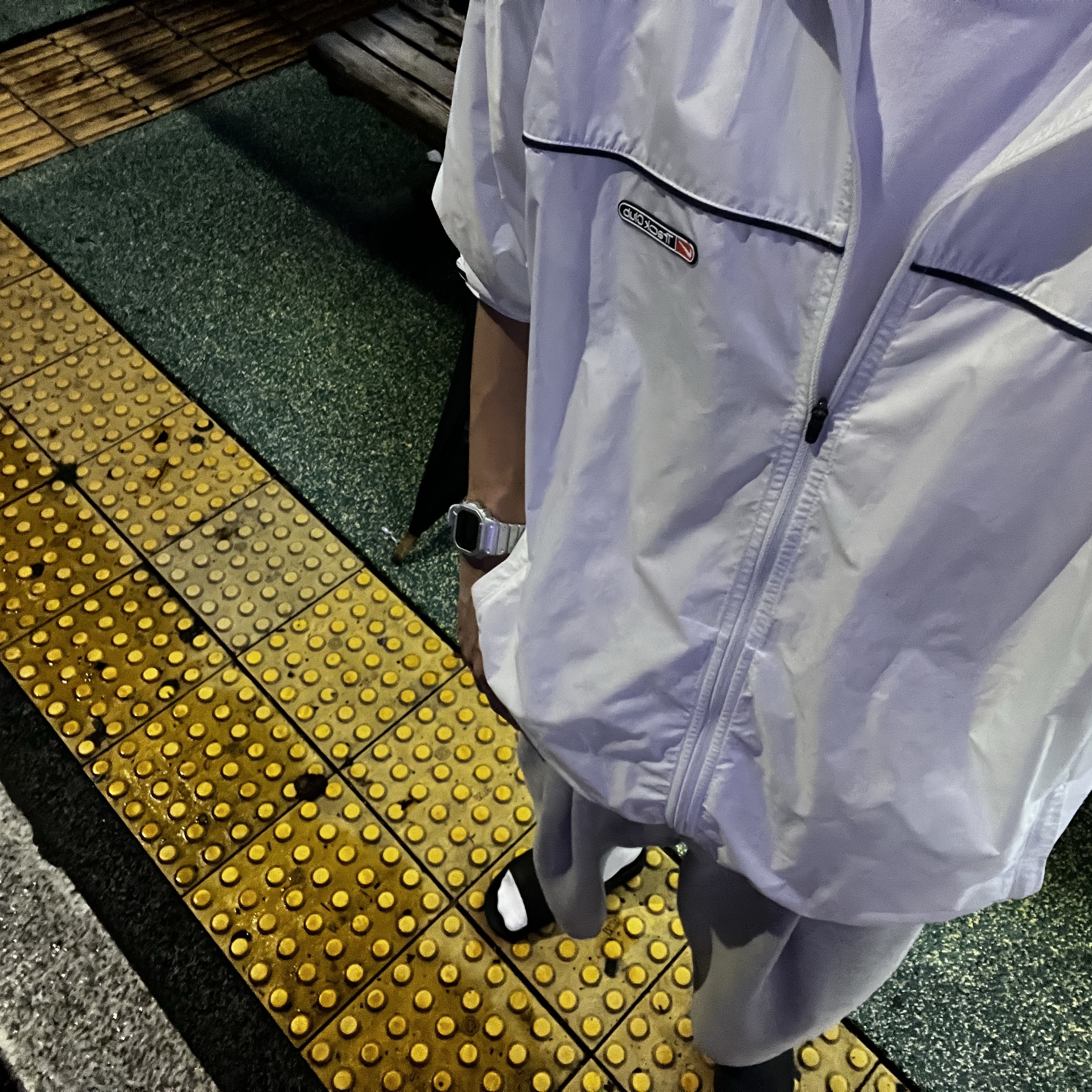 Casio G-Shock DW-5600FF-8, Nike Track Club Storm-Fit Running Jacket Summit White - Asia 착용 스타일
