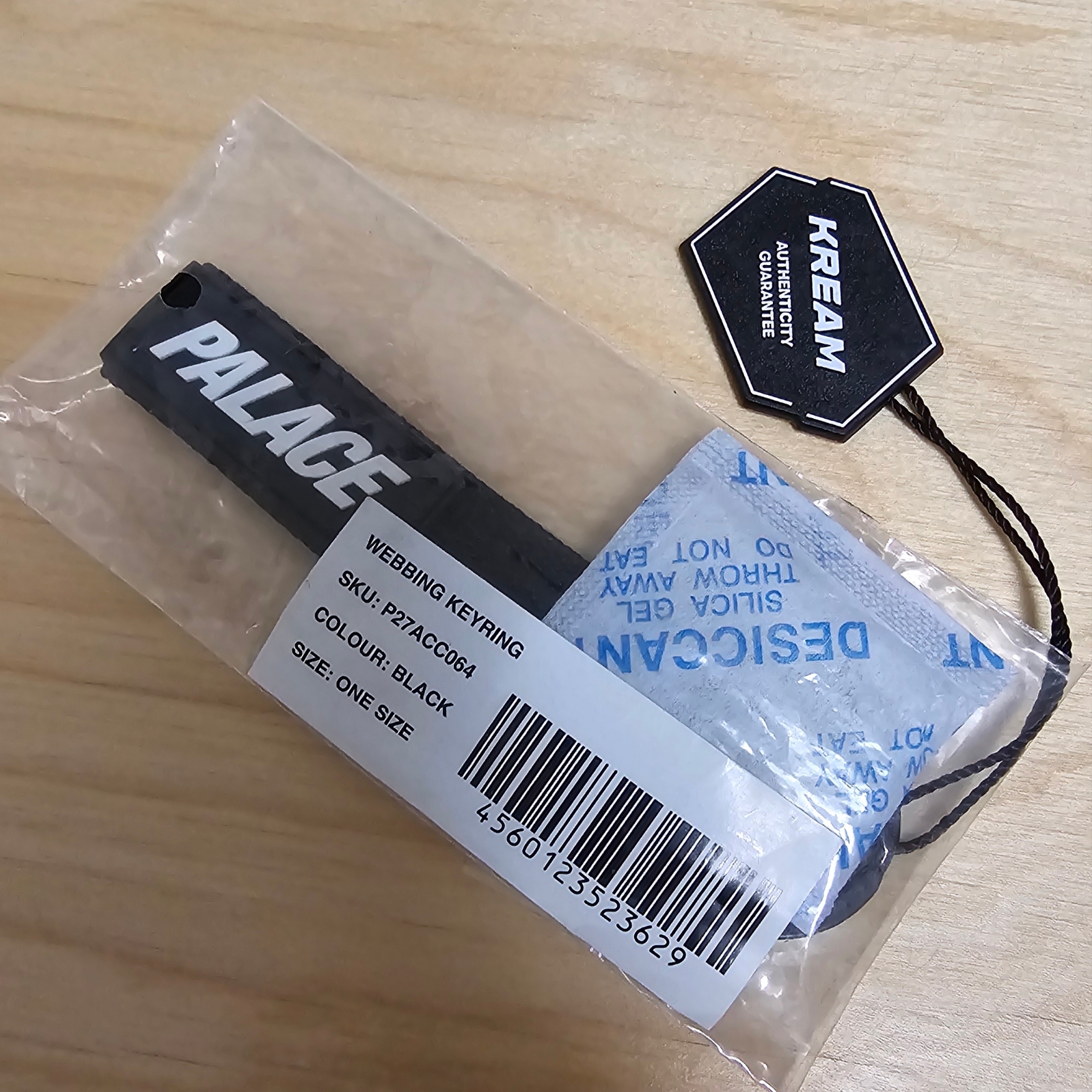 Palace Webbing Keyring Black - 24FW 착용 스타일 - 2
