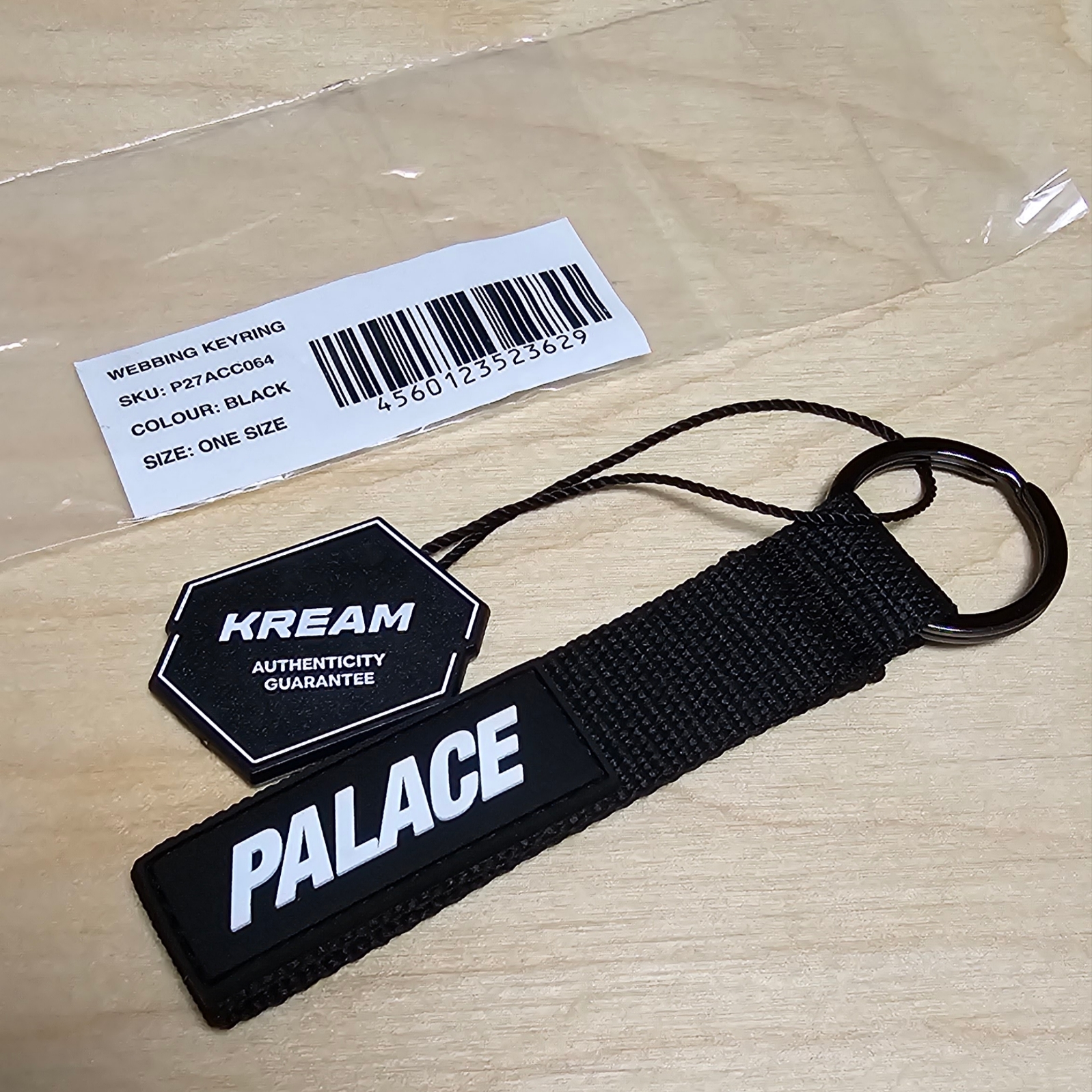 Palace Webbing Keyring Black - 24FW 착용 스타일 - 3