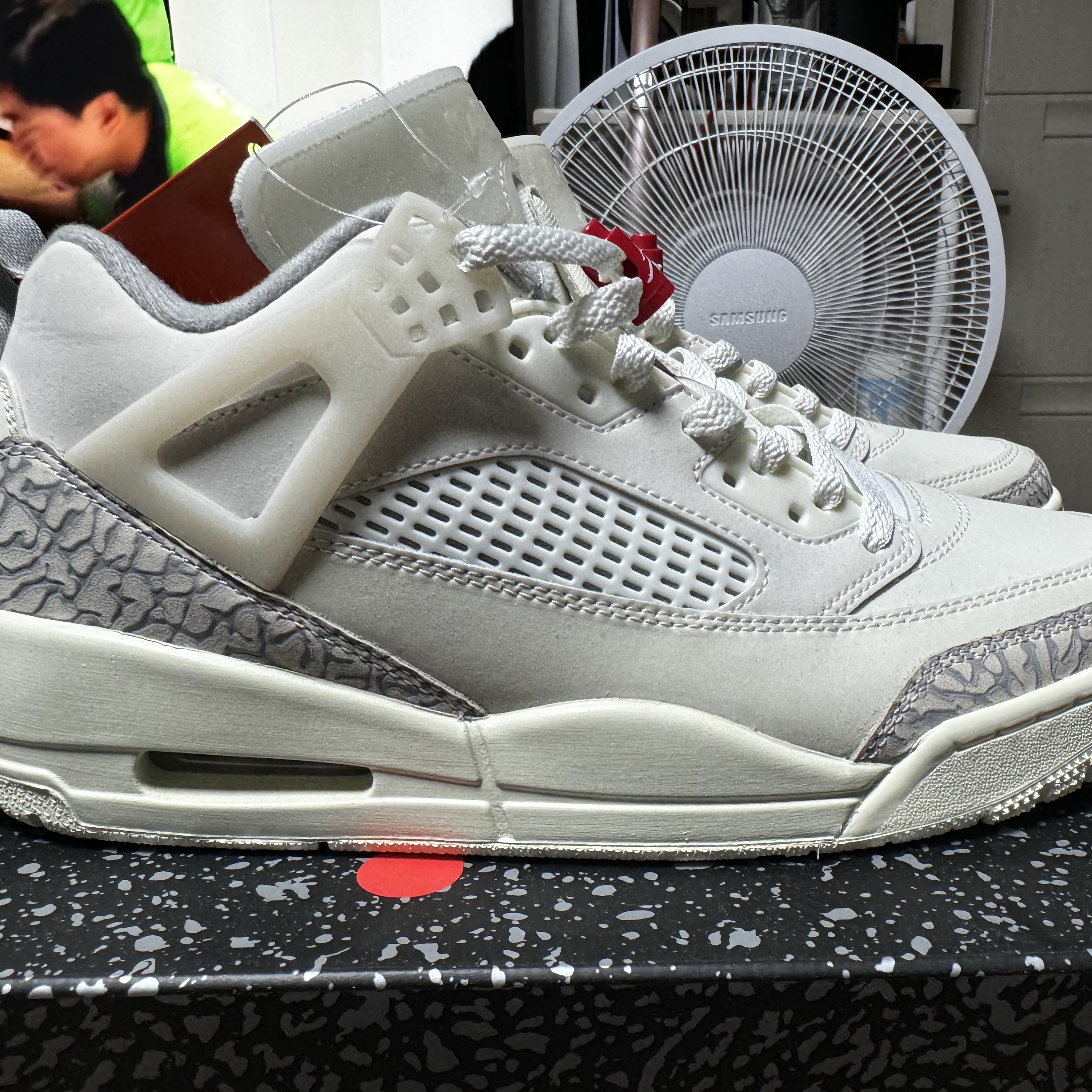 Jordan Spizike Low Coconut Milk Smoke Grey 착용 스타일 - 3