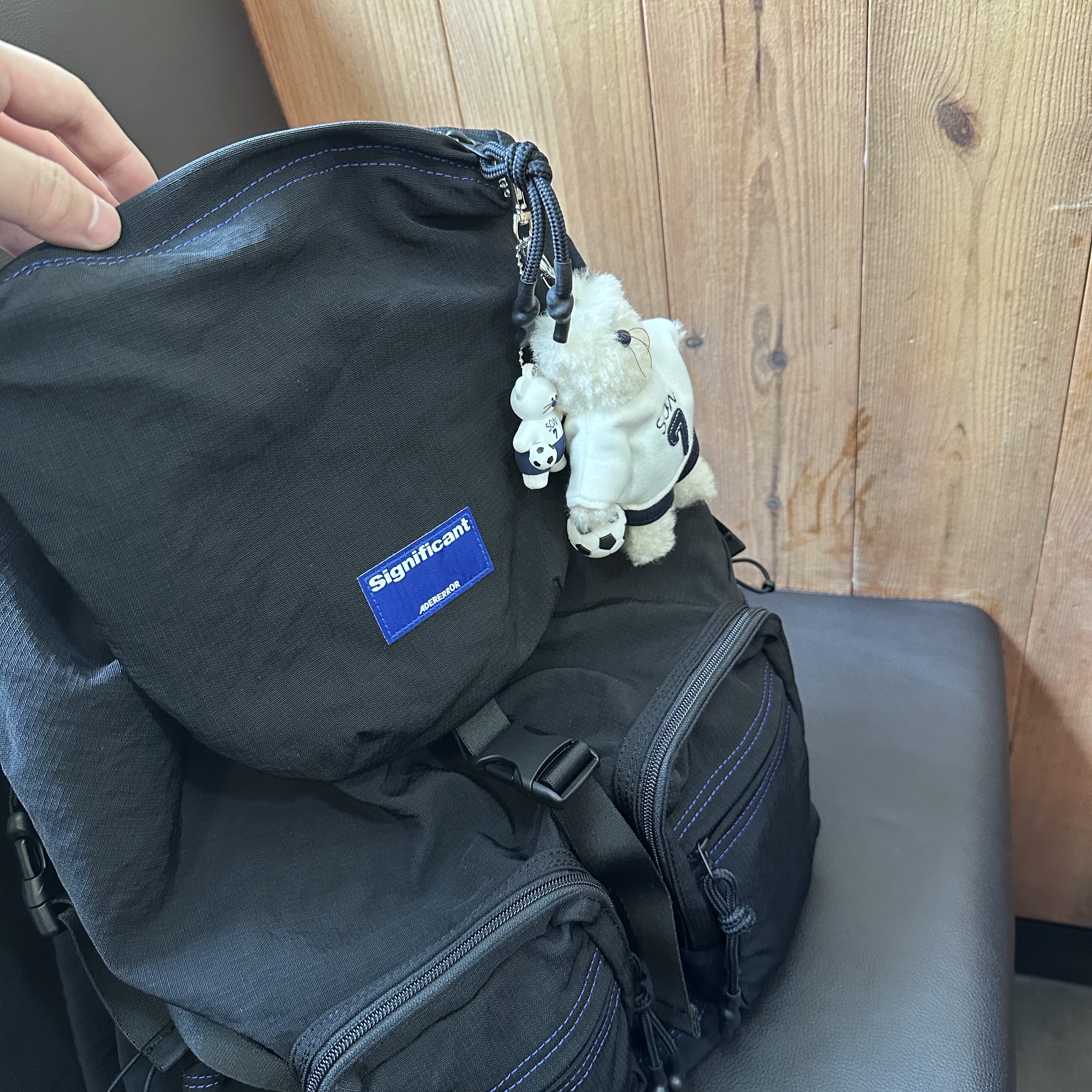 Monamhee x NOS7 SON.hee Keyring Cream, Ader Error Significant Tag Backpack 01 Noir 착용 스타일 - 1