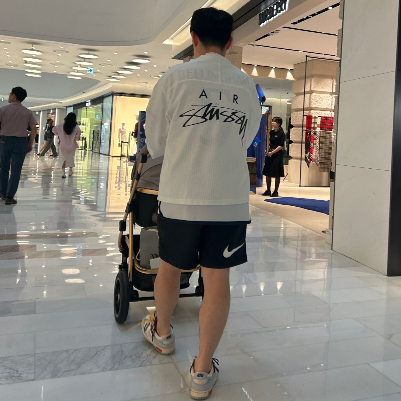 Nike x Stussy Long Sleeve Top Sail (FJ9164-133), Nike x Stussy Shorts Black (FJ9167-010) 착용 스타일