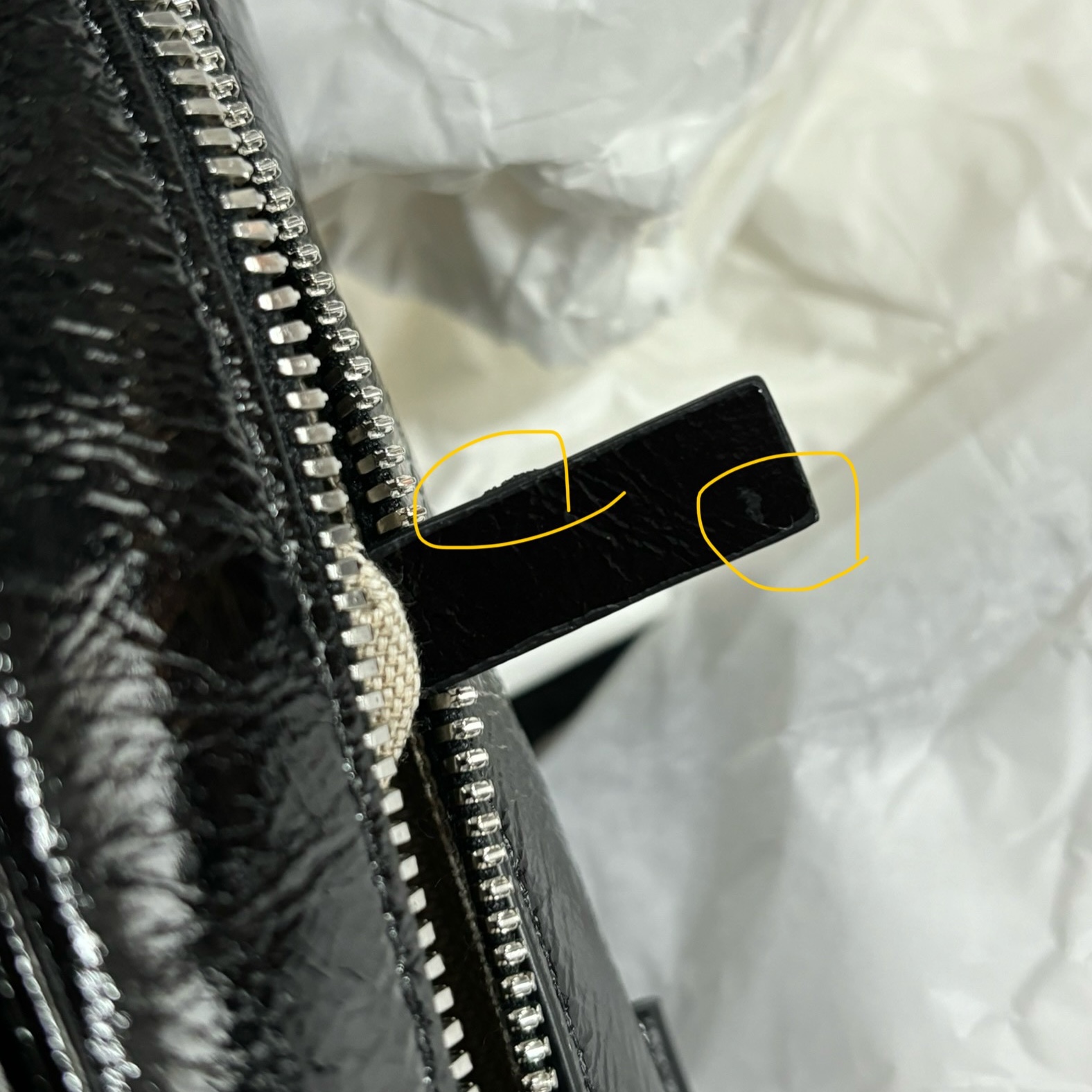 Courreges Reedition Naplack Bowling Bag Black 착용 스타일 - 4